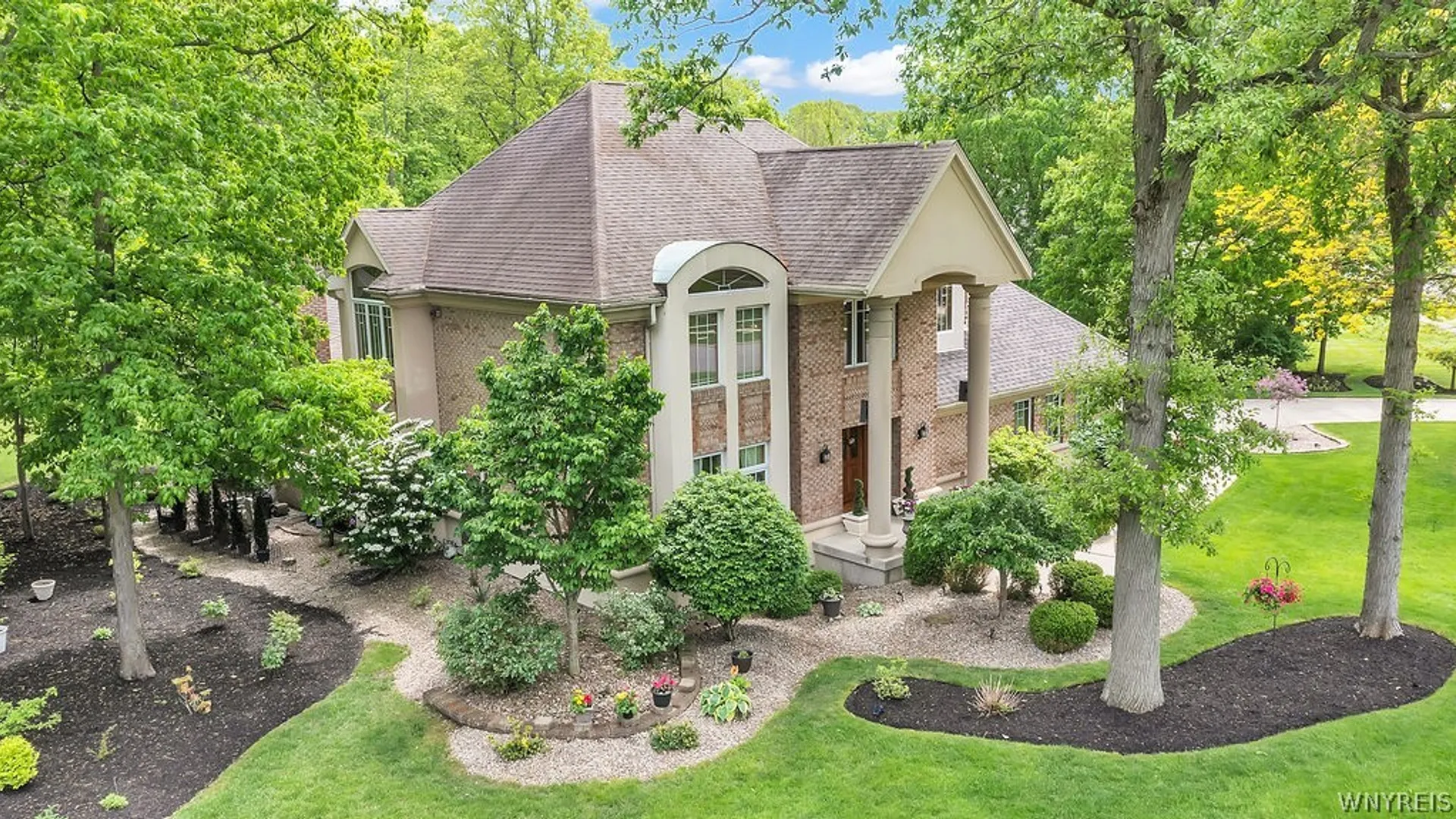 Property at 330 Deerwood Lane, Grand Island, NY 14072 6