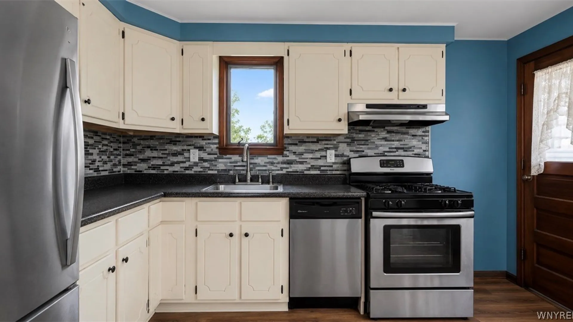 Property at 390 Roesch Avenue, Buffalo, NY 14207 5