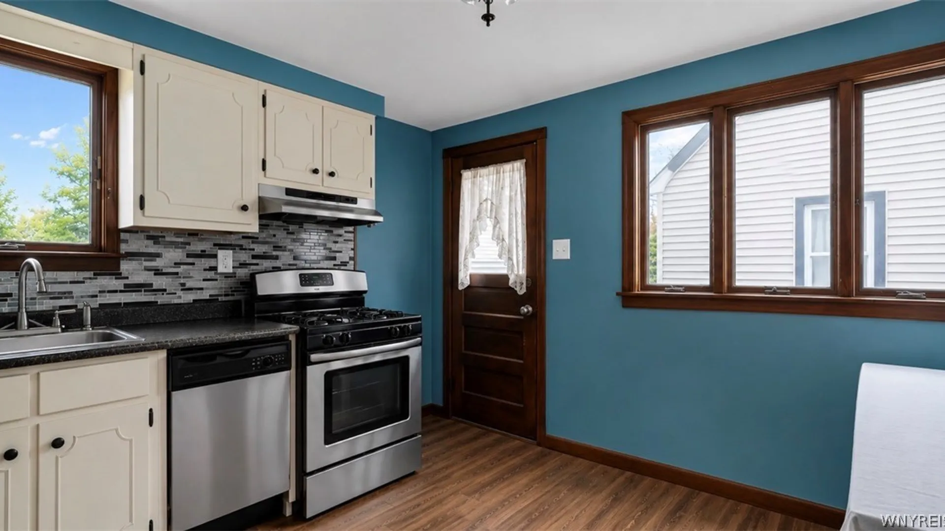 Property at 390 Roesch Avenue, Buffalo, NY 14207 6