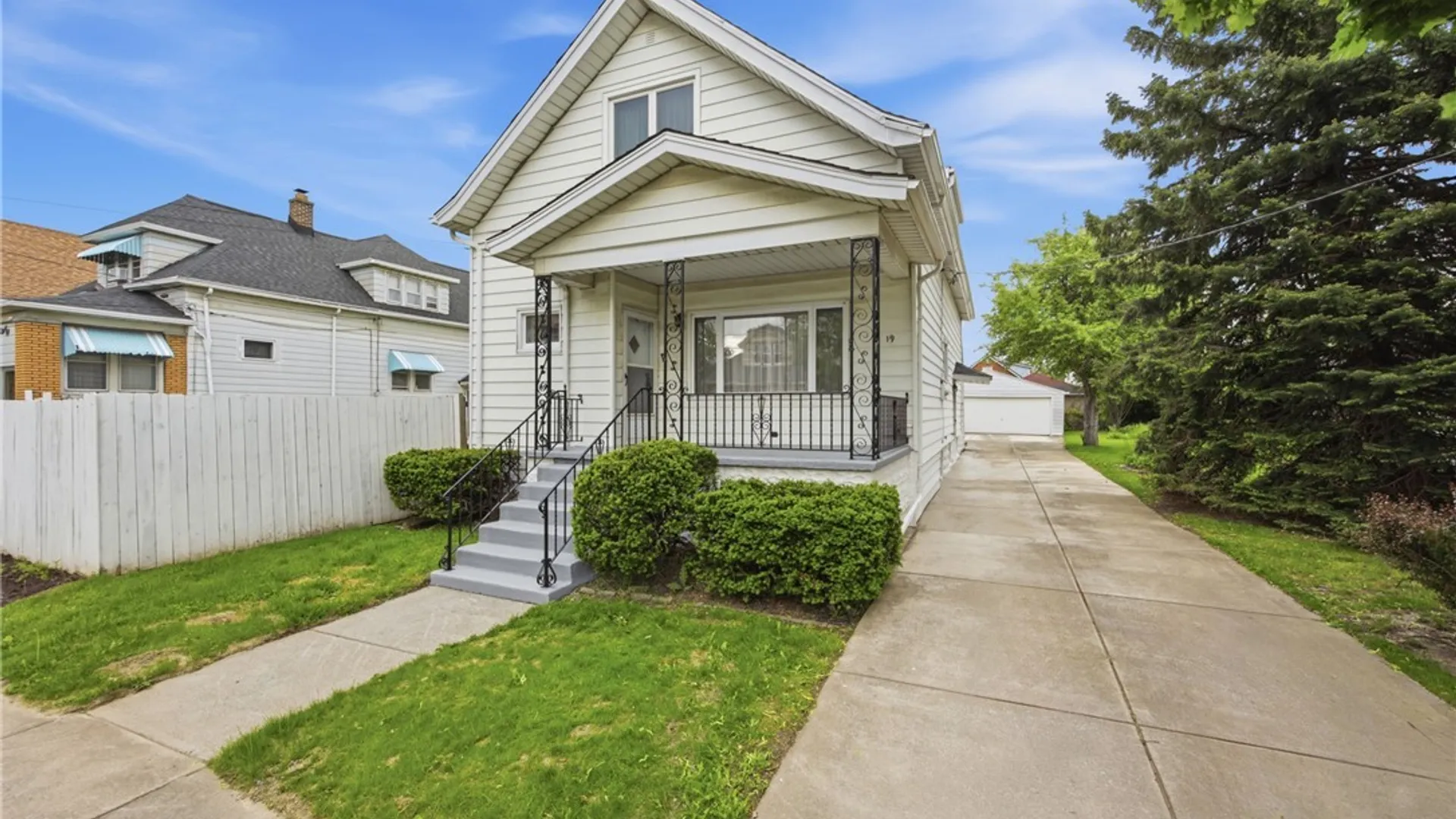 Property at 19 Reo Avenue, Cheektowaga, NY 14211 2