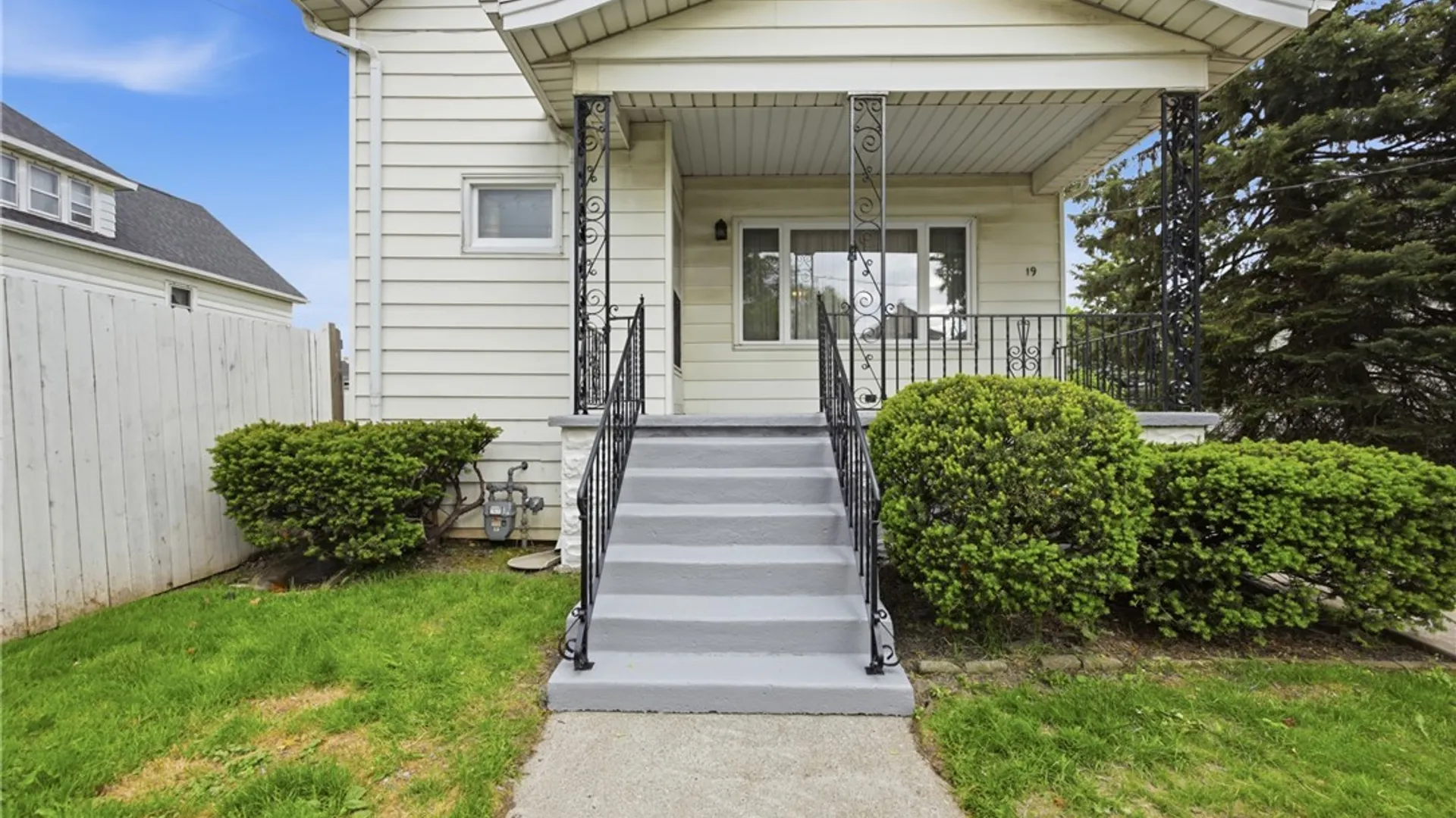Property at 19 Reo Avenue, Cheektowaga, NY 14211 3