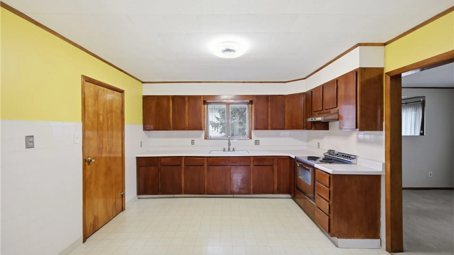 Property at 19 Reo Avenue, Cheektowaga, NY 14211 5