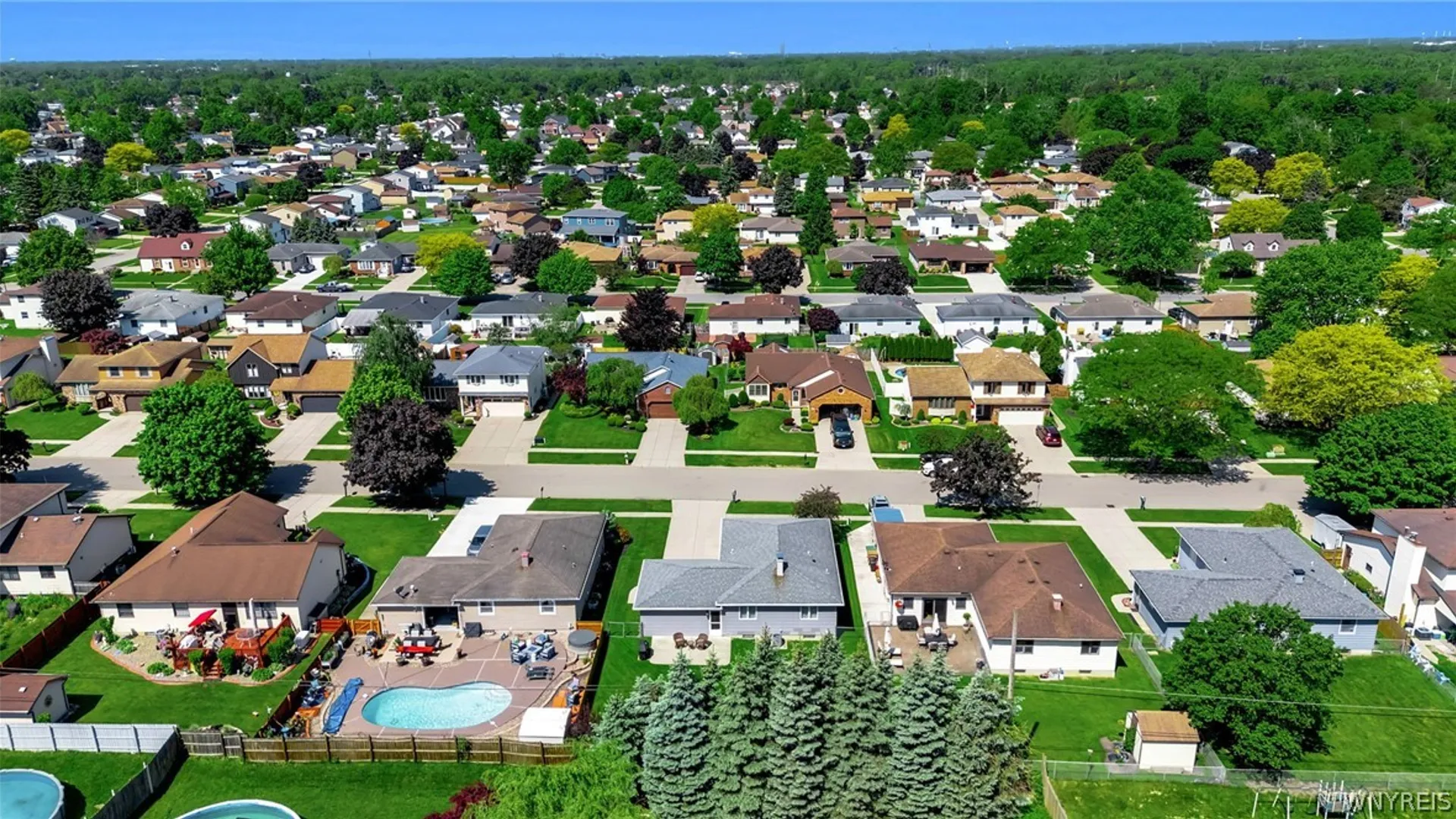 Property at 288 Barbados Drive, Cheektowaga, NY 14227 26
