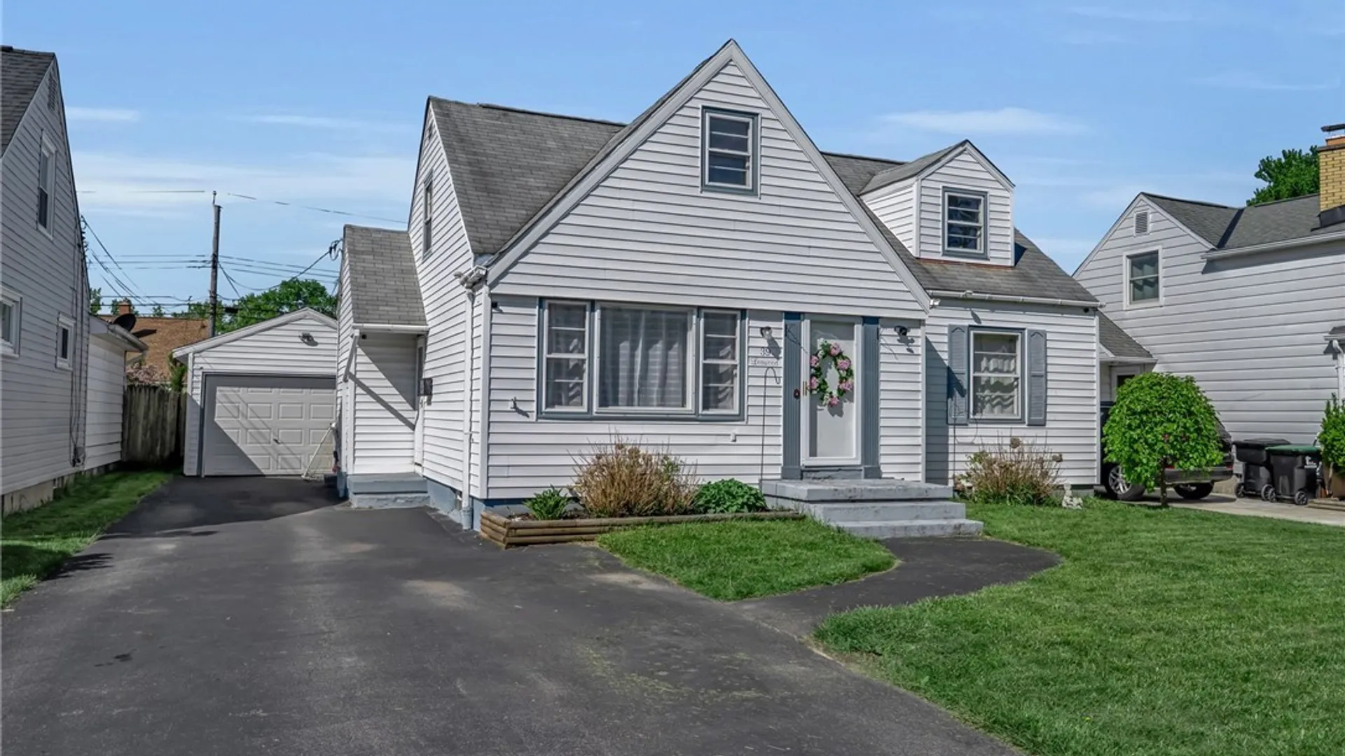 Property at 39 Leawood Drive, Tonawanda, NY 14150 2