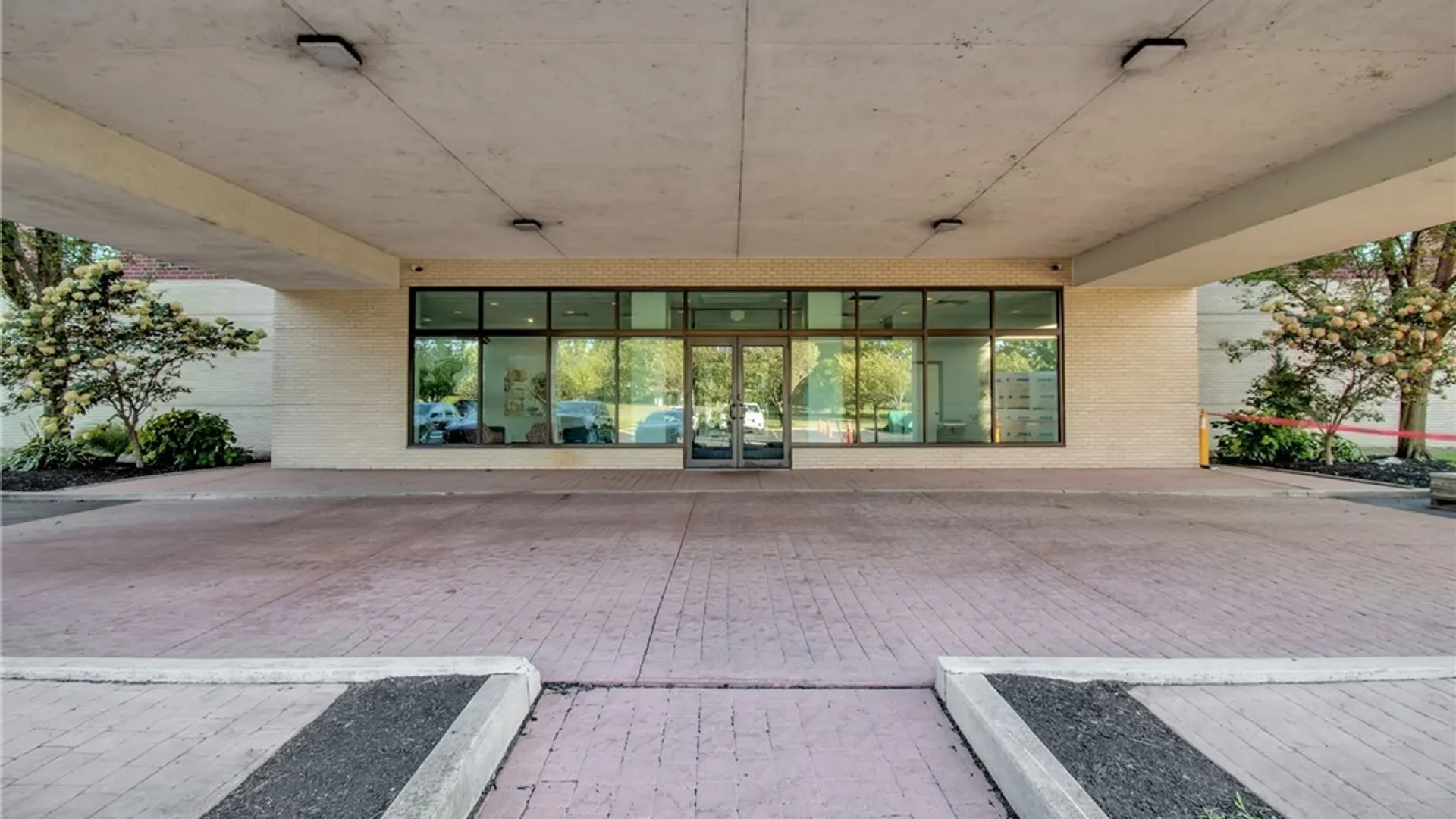Property at 200 Lakefront Circle, Buffalo, NY 14202 32