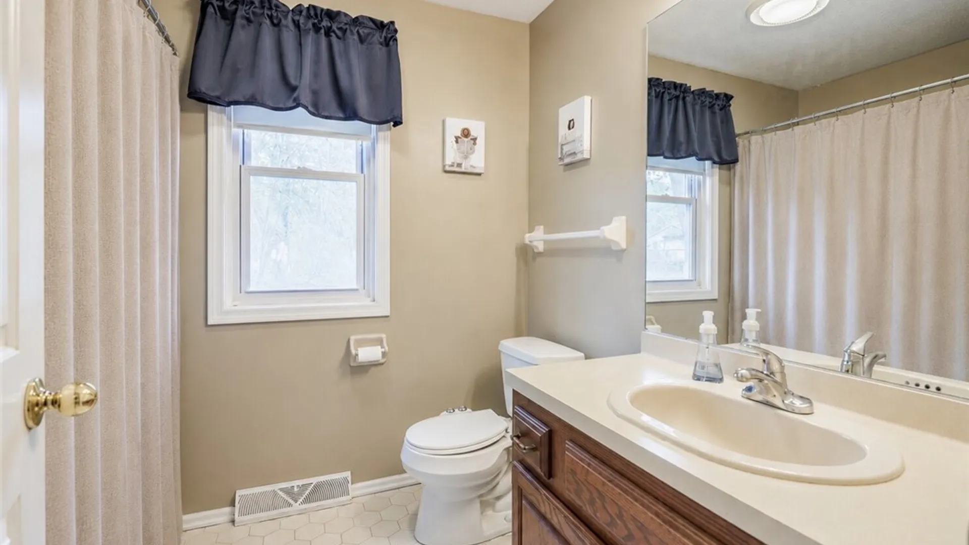 Property at 4 Kerry Hill, Perinton, NY 14450 37