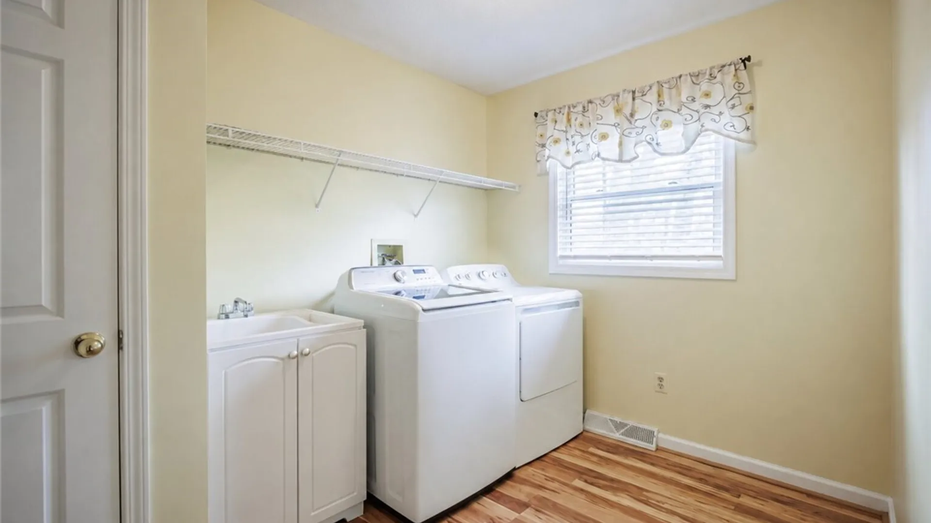 Property at 4 Kerry Hill, Perinton, NY 14450 39