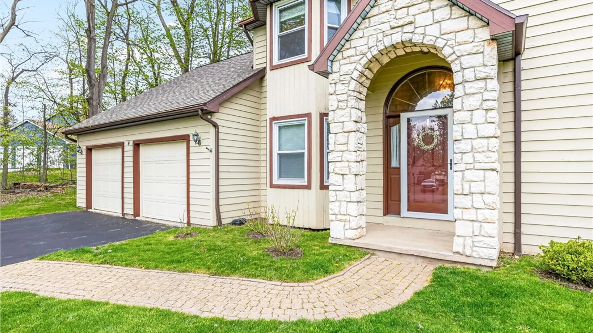 Property at 4 Kerry Hill, Perinton, NY 14450 5
