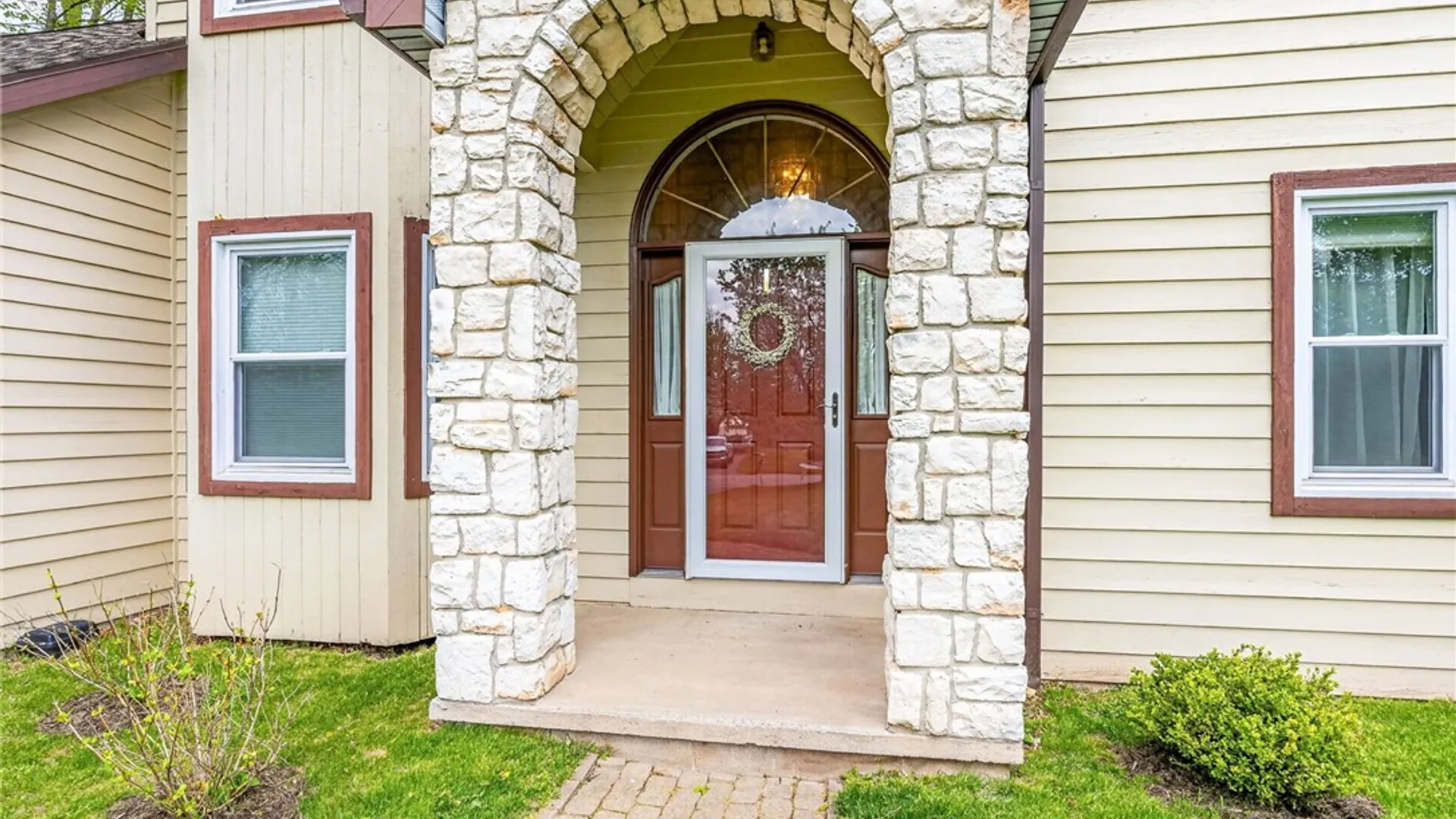 Property at 4 Kerry Hill, Perinton, NY 14450 6