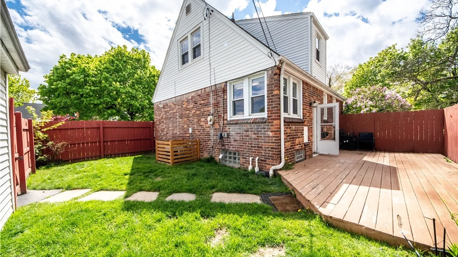 Property at 512 Lamarck Drive, Cheektowaga, NY 14225 4