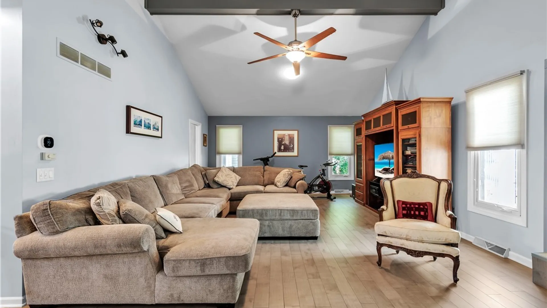 Property at 6076 Wellesley Cmn, Clarence, NY 14051 13