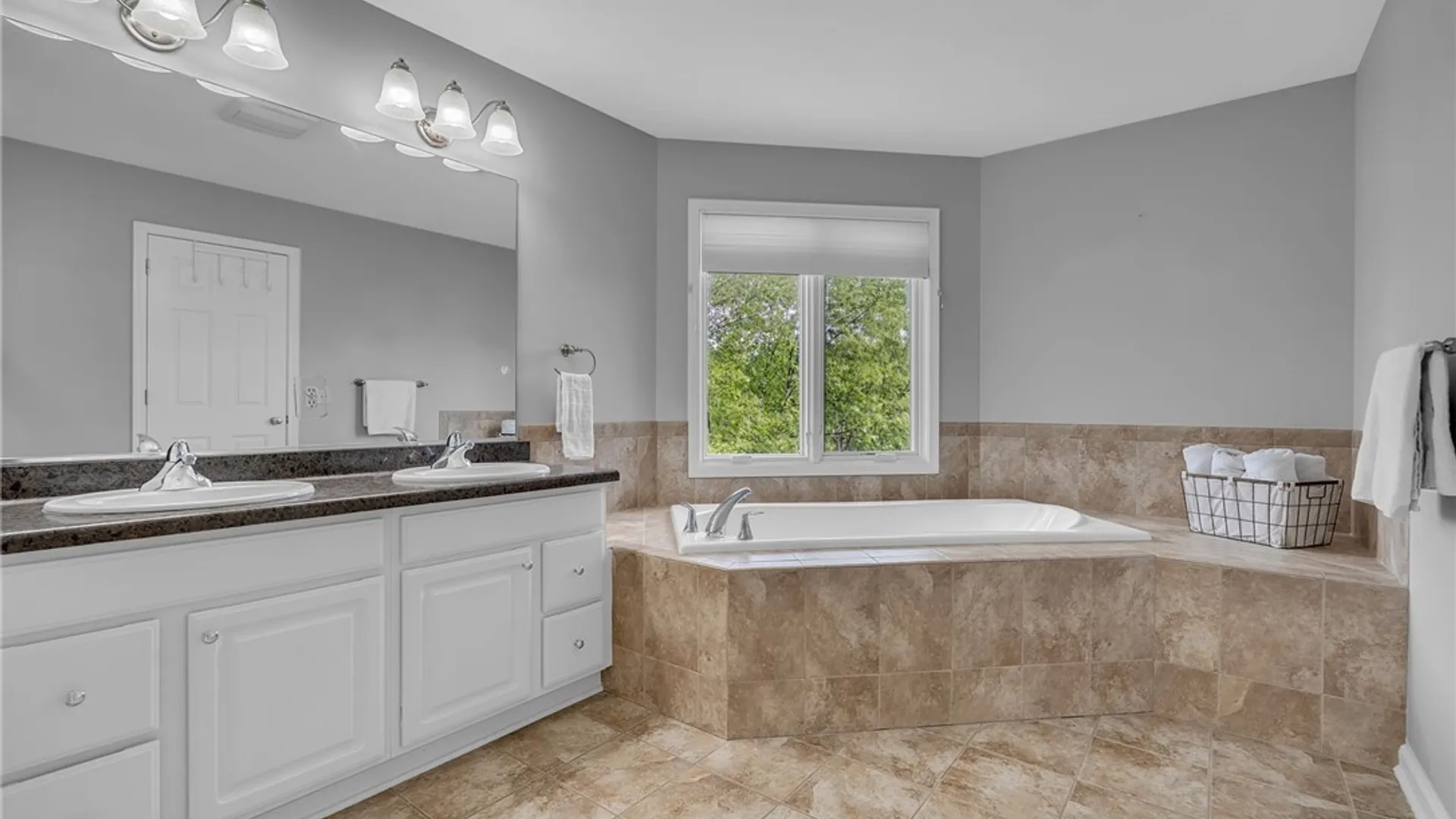 Property at 27 Chicory Lane, Lancaster, NY 14086 25