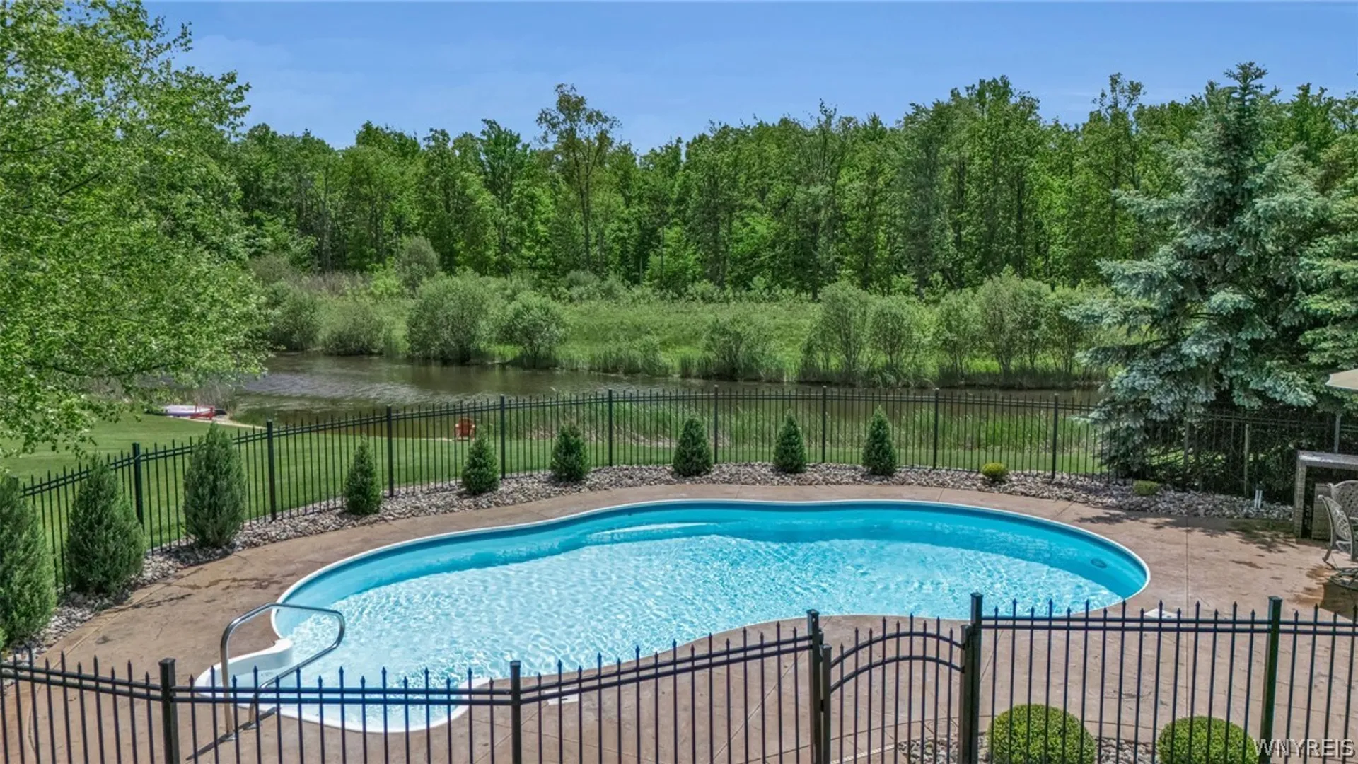 Property at 27 Chicory Lane, Lancaster, NY 14086 44