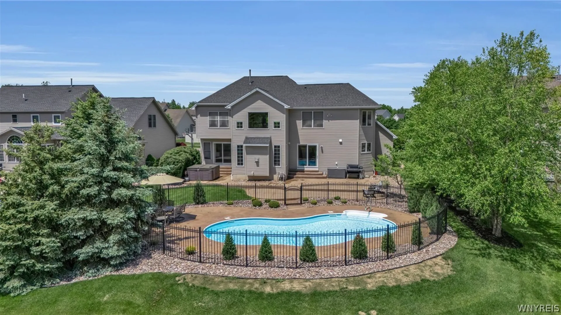 Property at 27 Chicory Lane, Lancaster, NY 14086 45