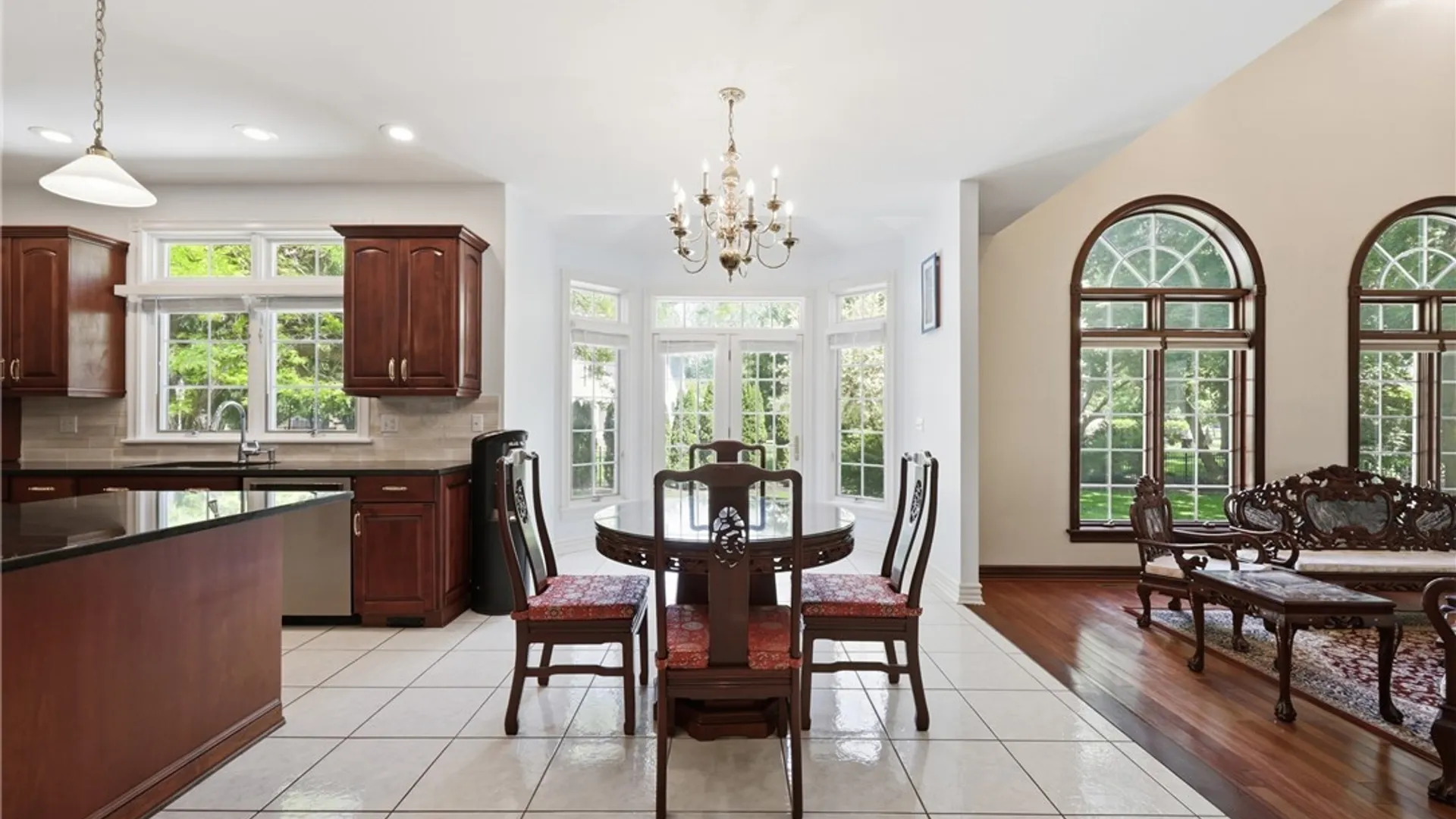 Property at 29 Laurel Lane, Amherst, NY 14221 15