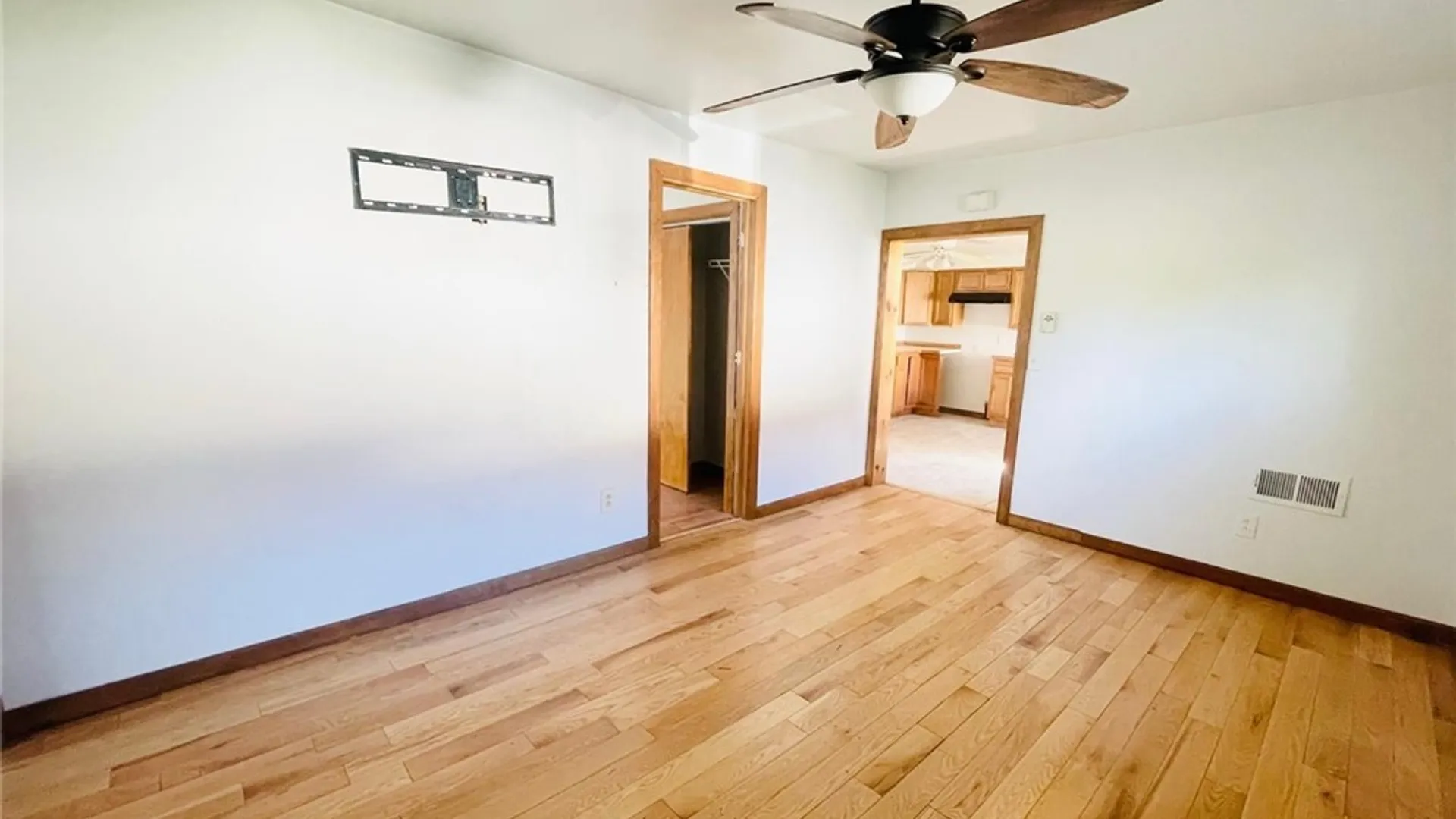 Property at 18 Olga Place, Buffalo, NY 14206 3