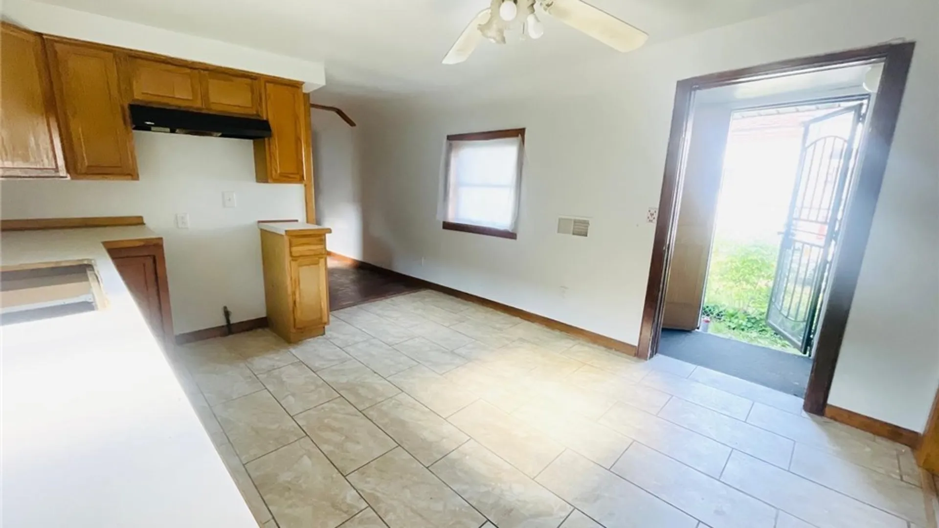 Property at 18 Olga Place, Buffalo, NY 14206 6