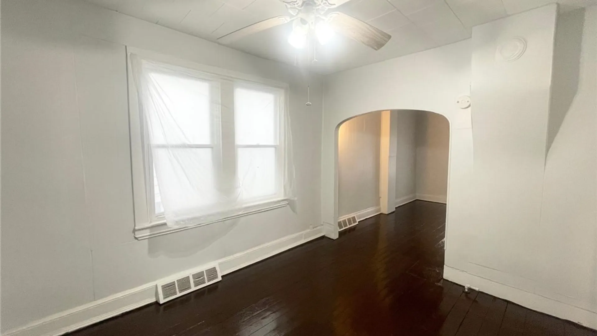 Property at 132 E Utica Street, Buffalo, NY 14209 4