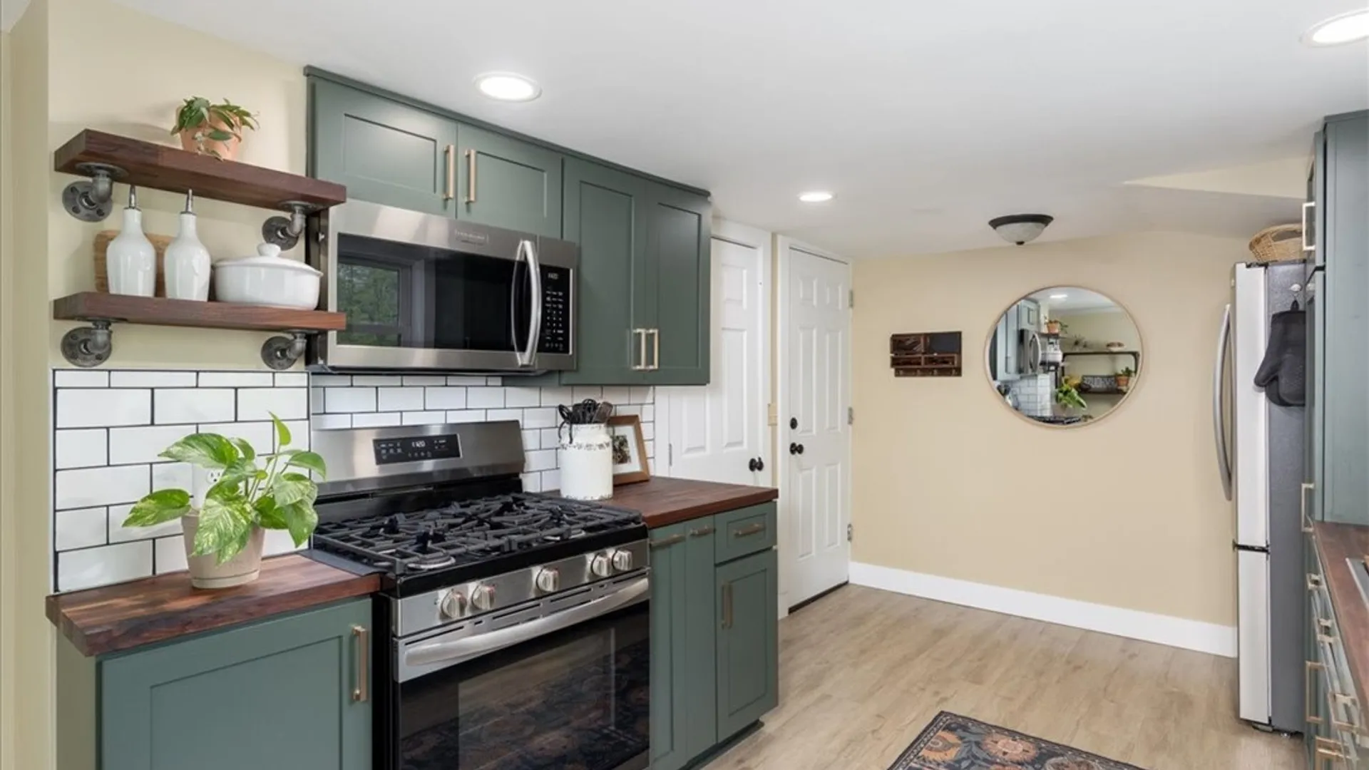 Property at 953 Lawrence Ave, Aurora, NY 14052 10