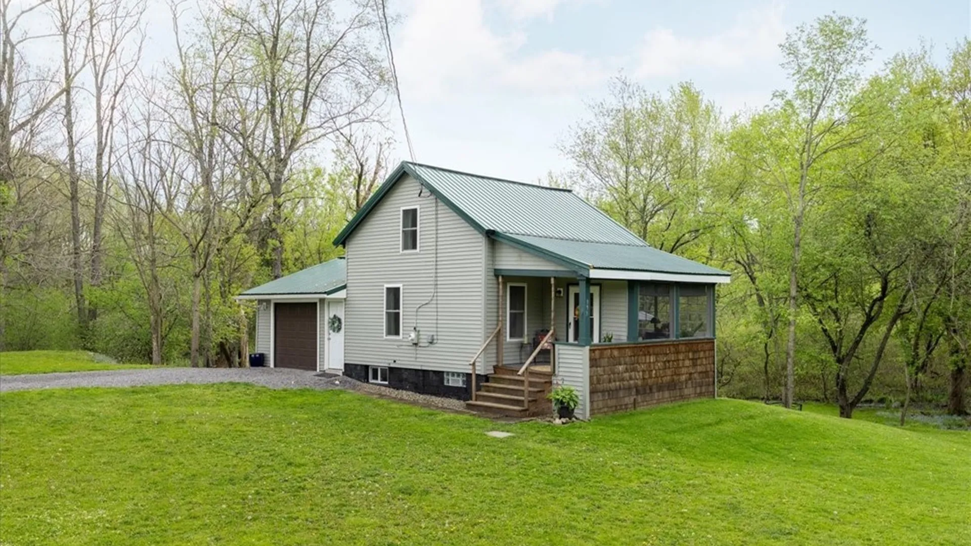 Property at 953 Lawrence Ave, Aurora, NY 14052 22
