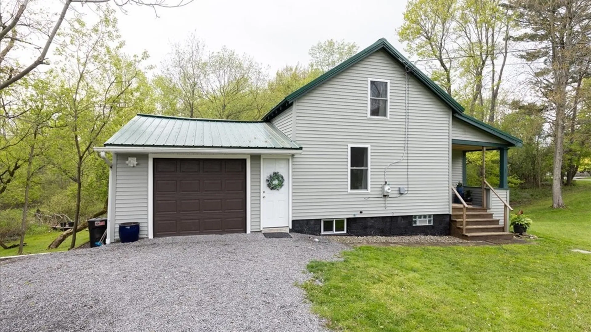 Property at 953 Lawrence Ave, Aurora, NY 14052 24