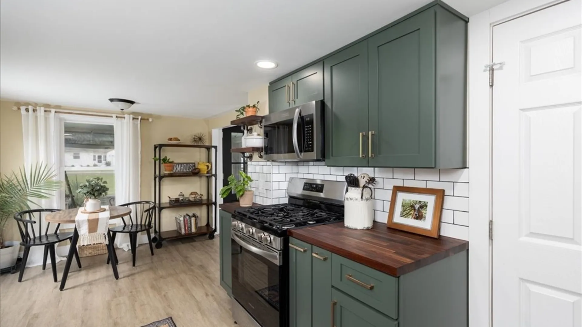 Property at 953 Lawrence Ave, Aurora, NY 14052 8