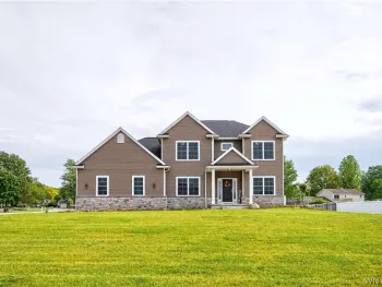 Property at 4 Wentworth Drive, Orchard Park, NY 14127