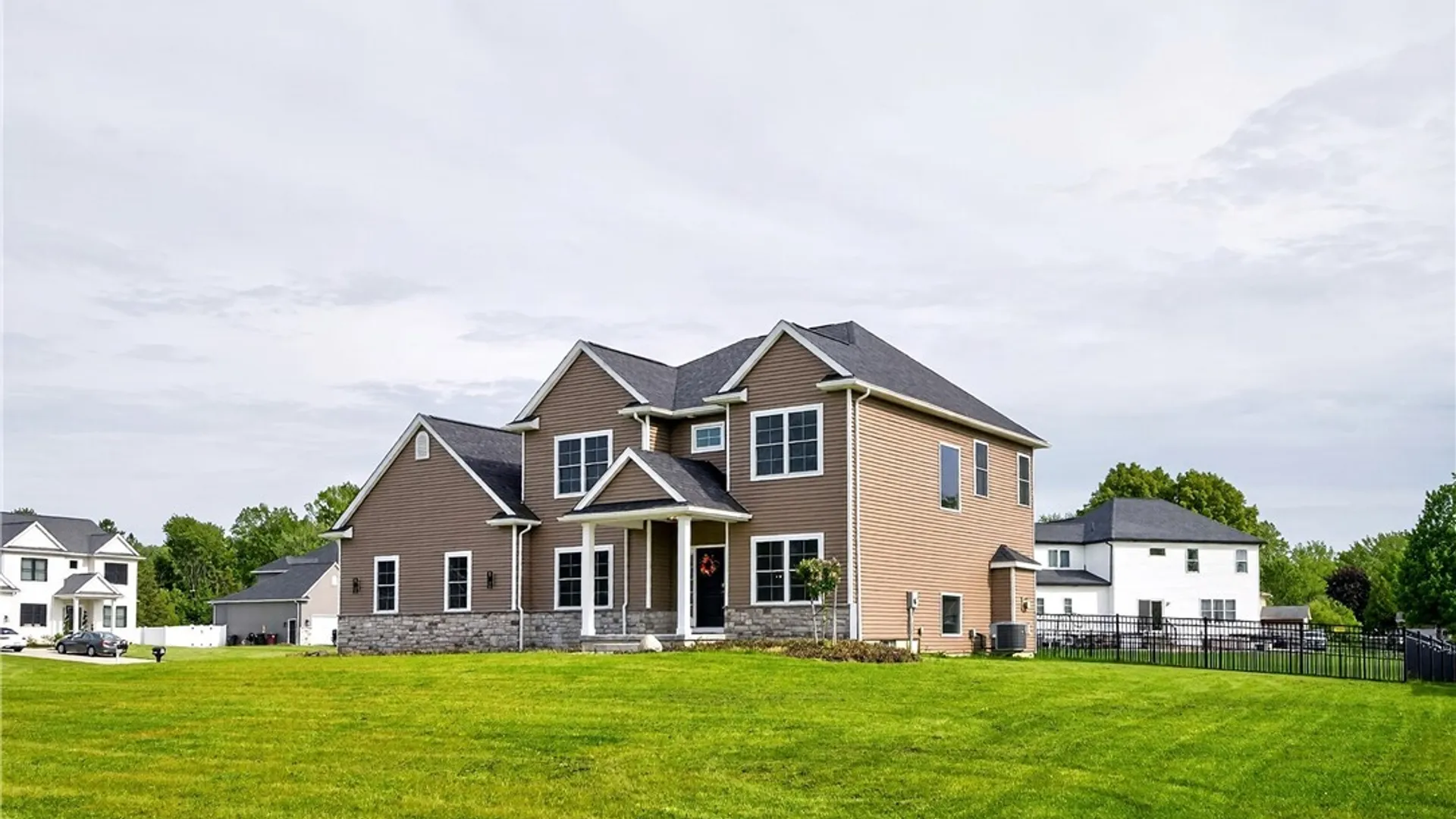Property at 4 Wentworth Drive, Orchard Park, NY 14127 2
