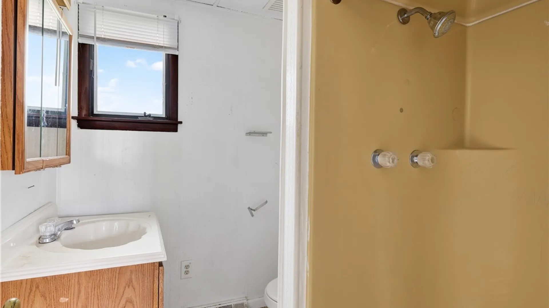 Property at 1890 Linwood Avenue, Niagara Falls, NY 14305 27