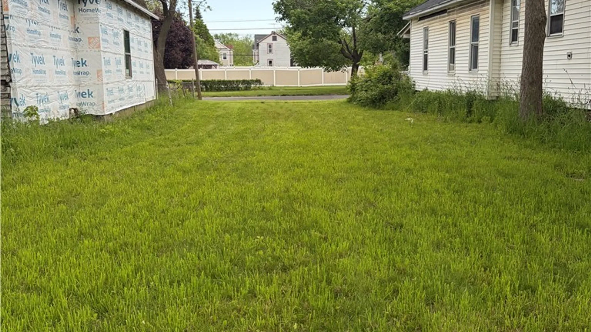 Property at 1304 Garden Avenue, Niagara Falls, NY 14305 4