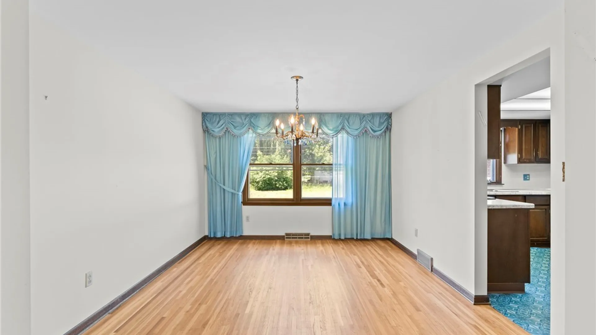Property at 200 Foxpoint, Amherst, NY 14221 15