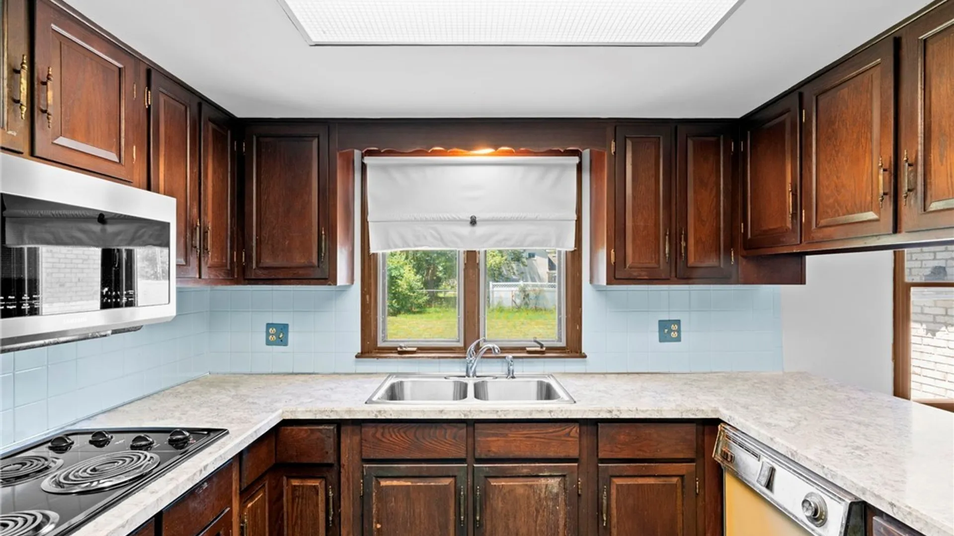 Property at 200 Foxpoint, Amherst, NY 14221 6