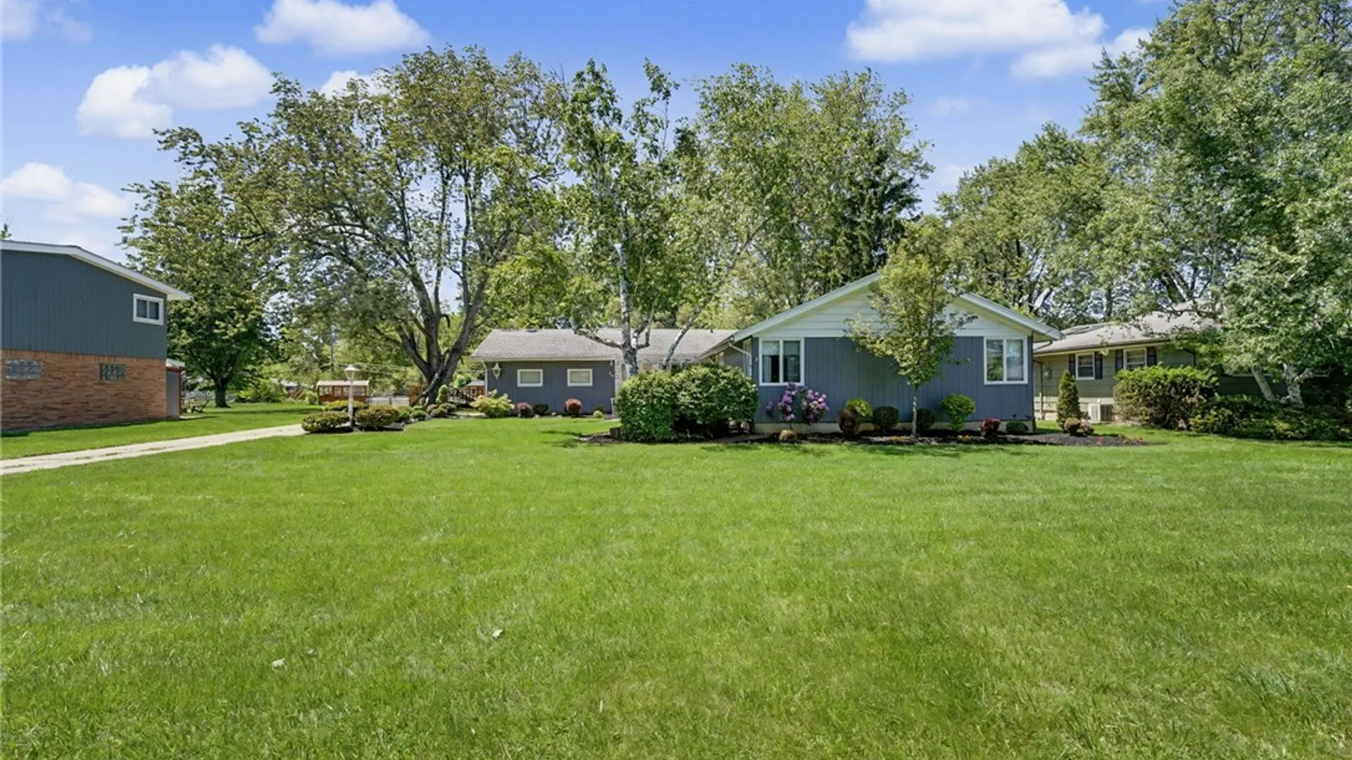 Property at 249 W Maplemere Road, Amherst, NY 14221 4