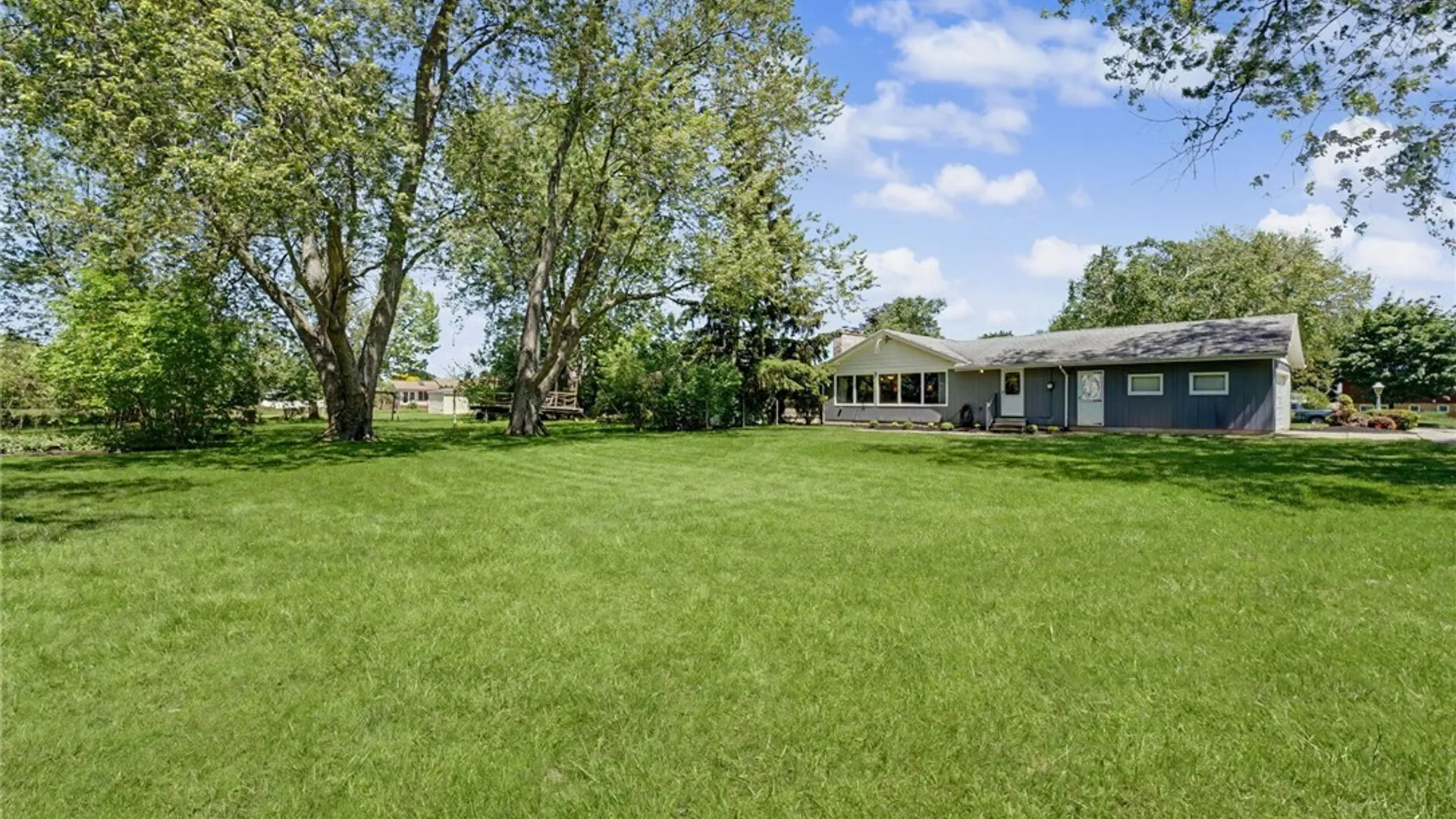 Property at 249 W Maplemere Road, Amherst, NY 14221 9