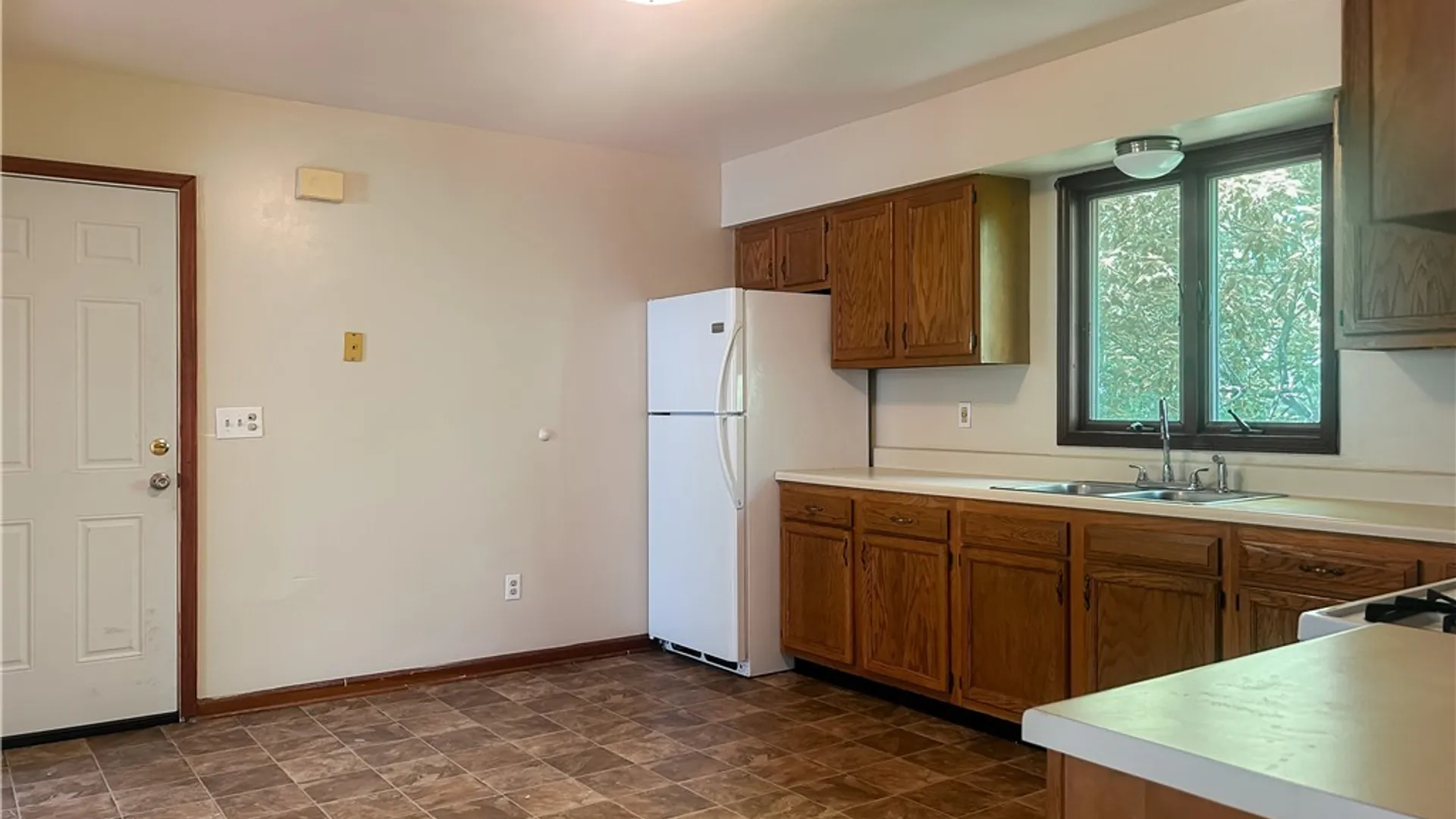 Property at 389 Lillian Avenue, Syracuse, NY 13206 3