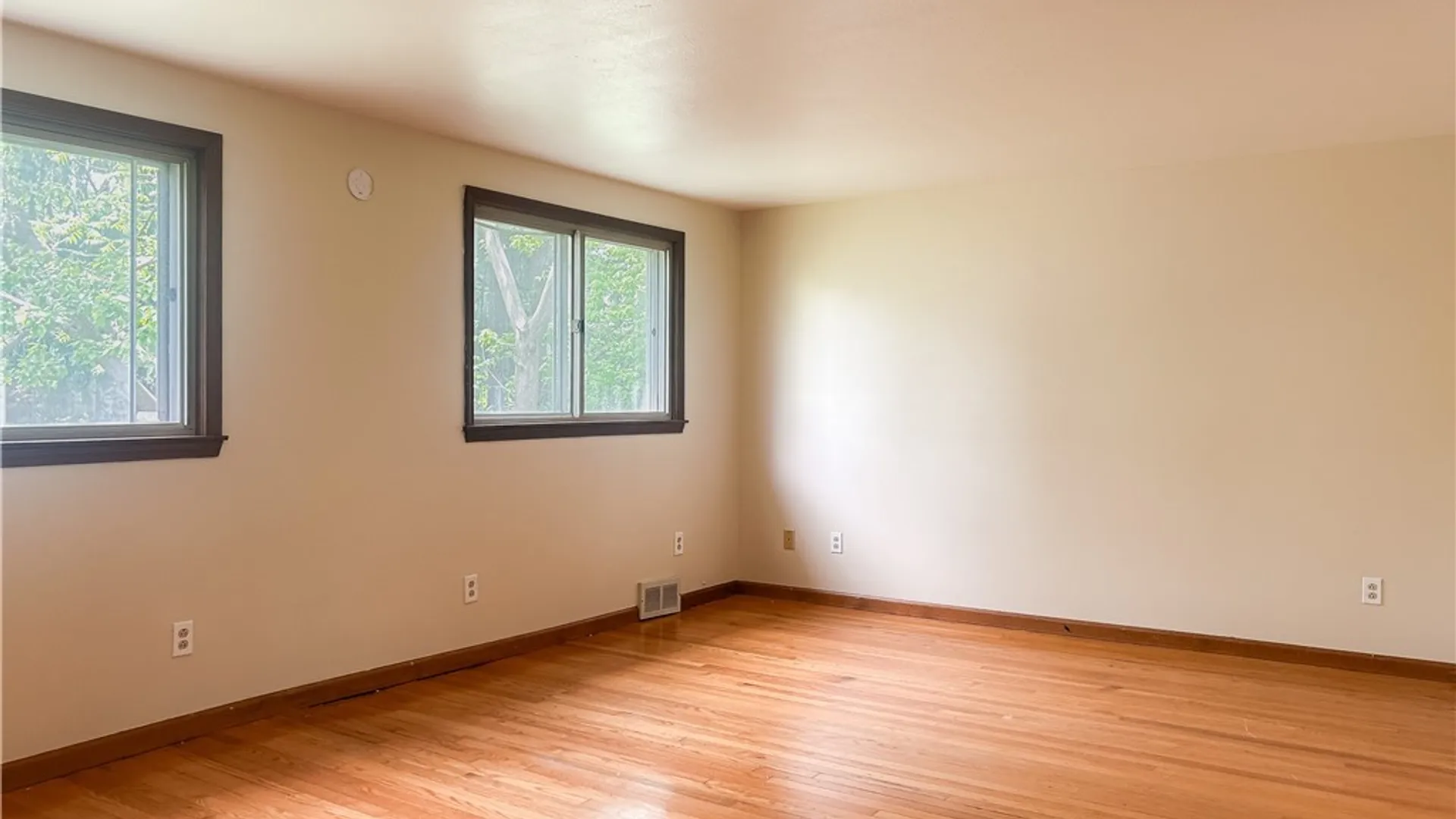 Property at 389 Lillian Avenue, Syracuse, NY 13206 6