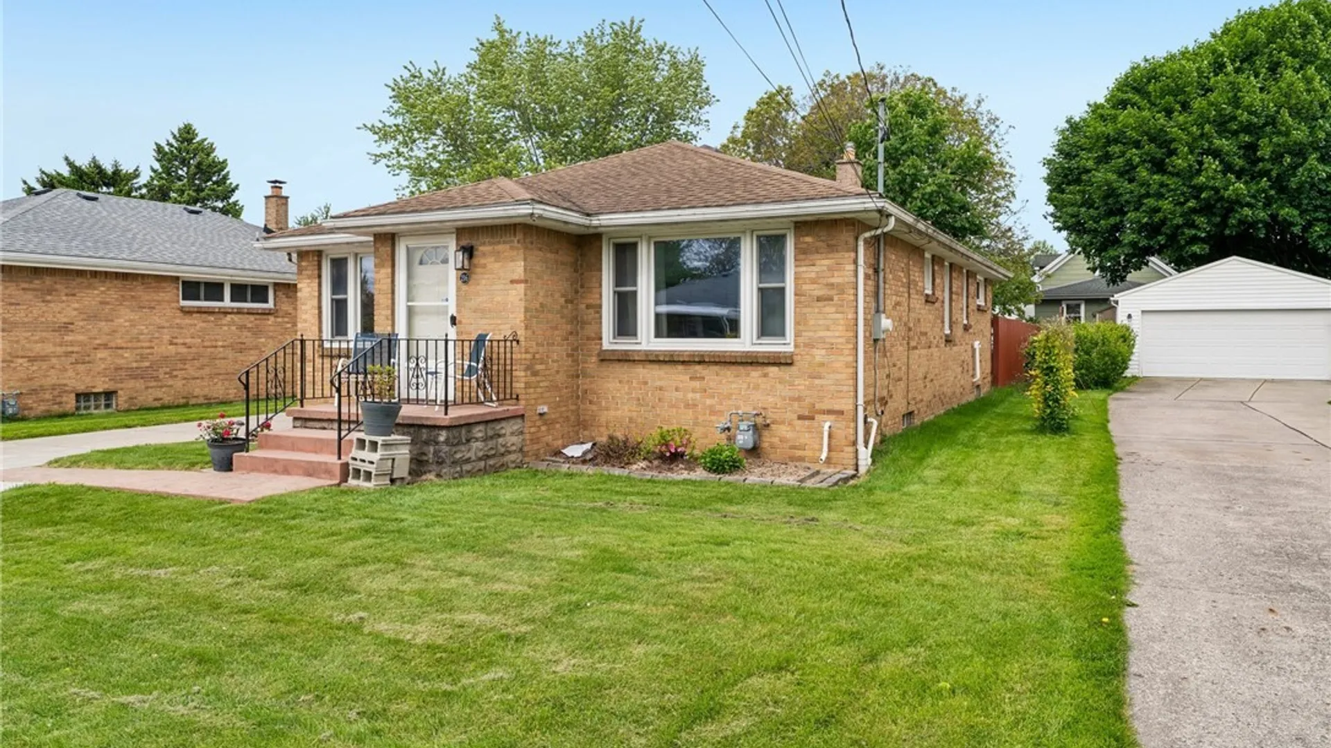 Property at 216 Collins Avenue, West Seneca, NY 14224 4