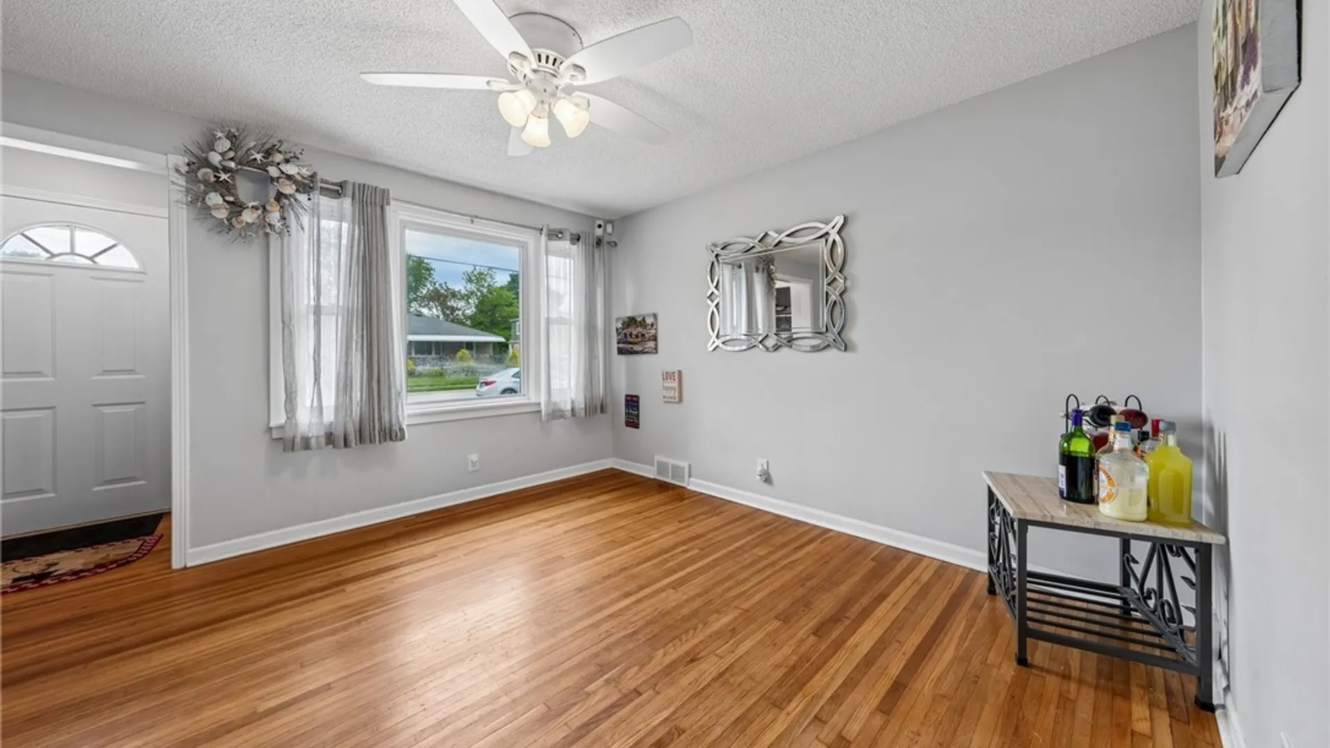 Property at 216 Collins Avenue, West Seneca, NY 14224 7