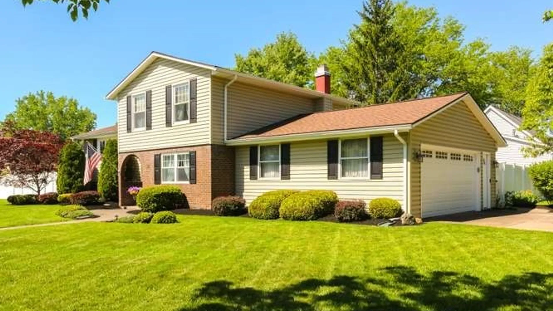 Property at 2 Alanview Drive, Lockport City, NY 14094 2