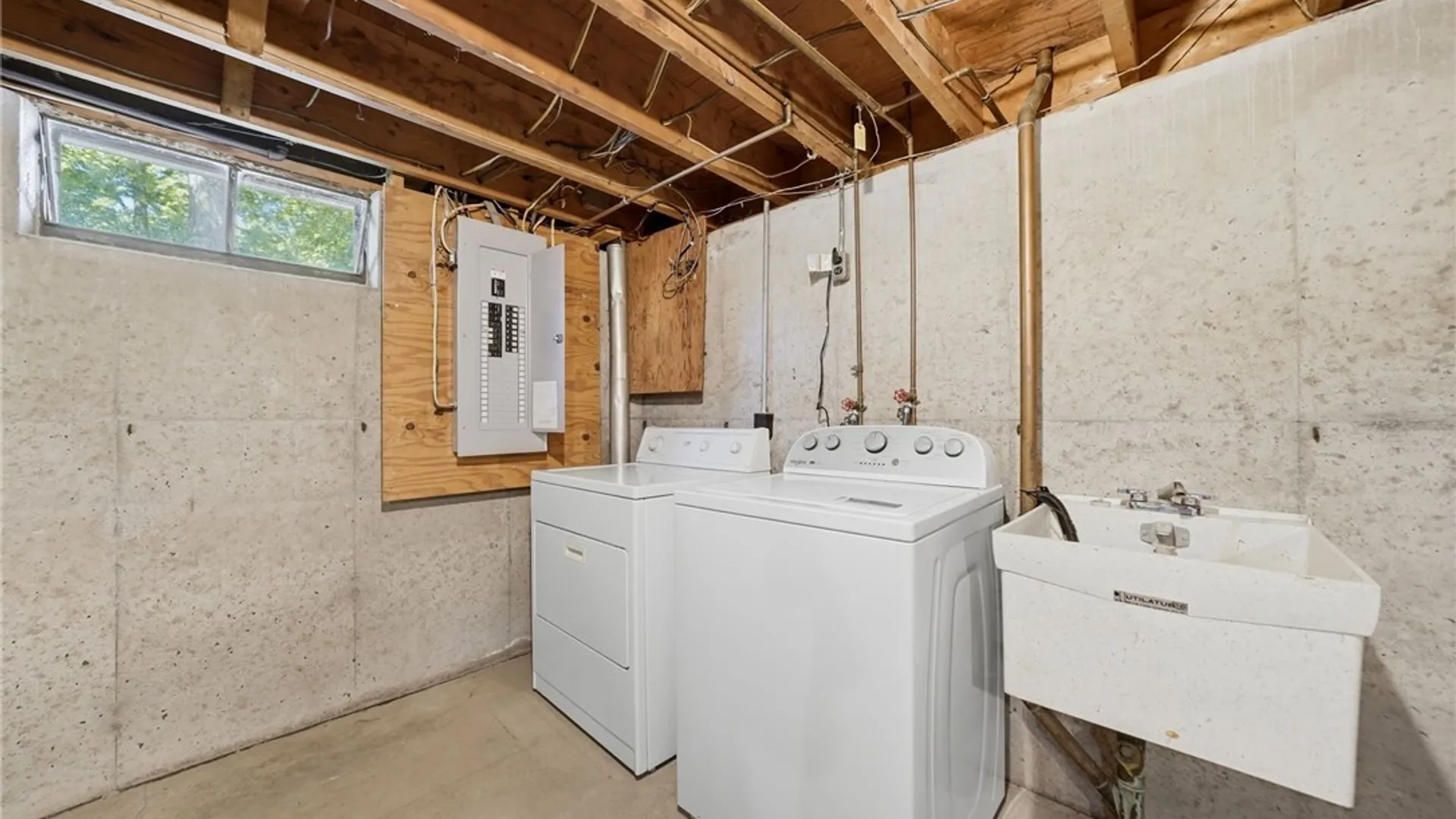 Property at 34 Crescent Drive, Newstead, NY 14001 28