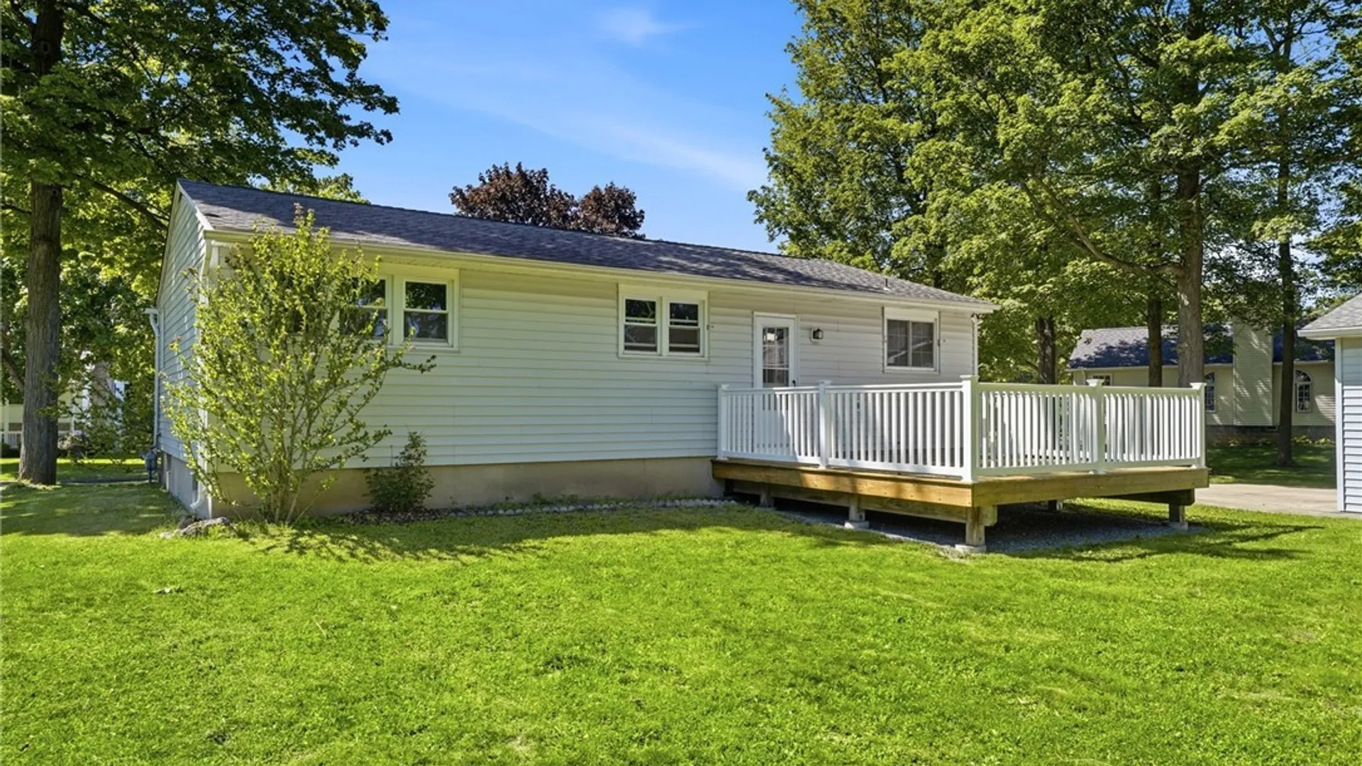 Property at 34 Crescent Drive, Newstead, NY 14001 35