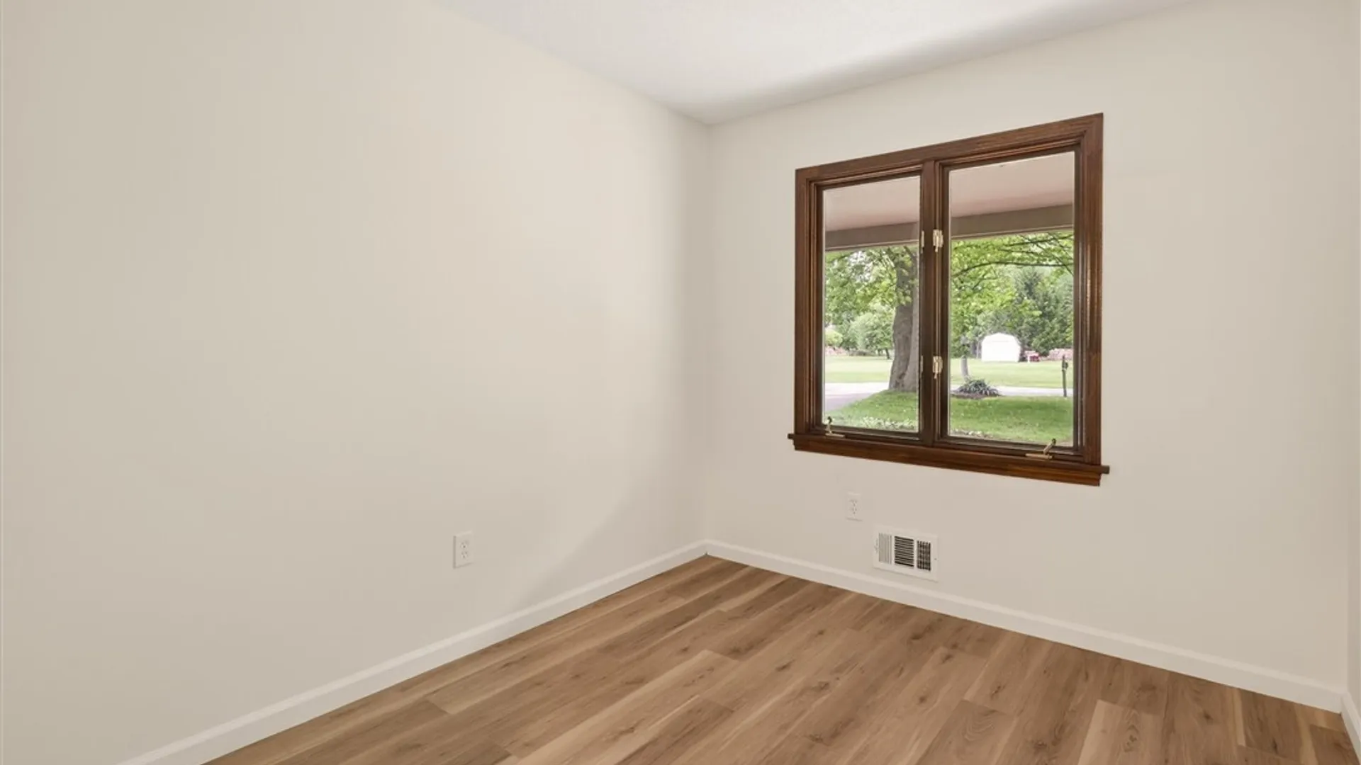 Property at 805 Coventry Dr, Webster, NY 14580 32