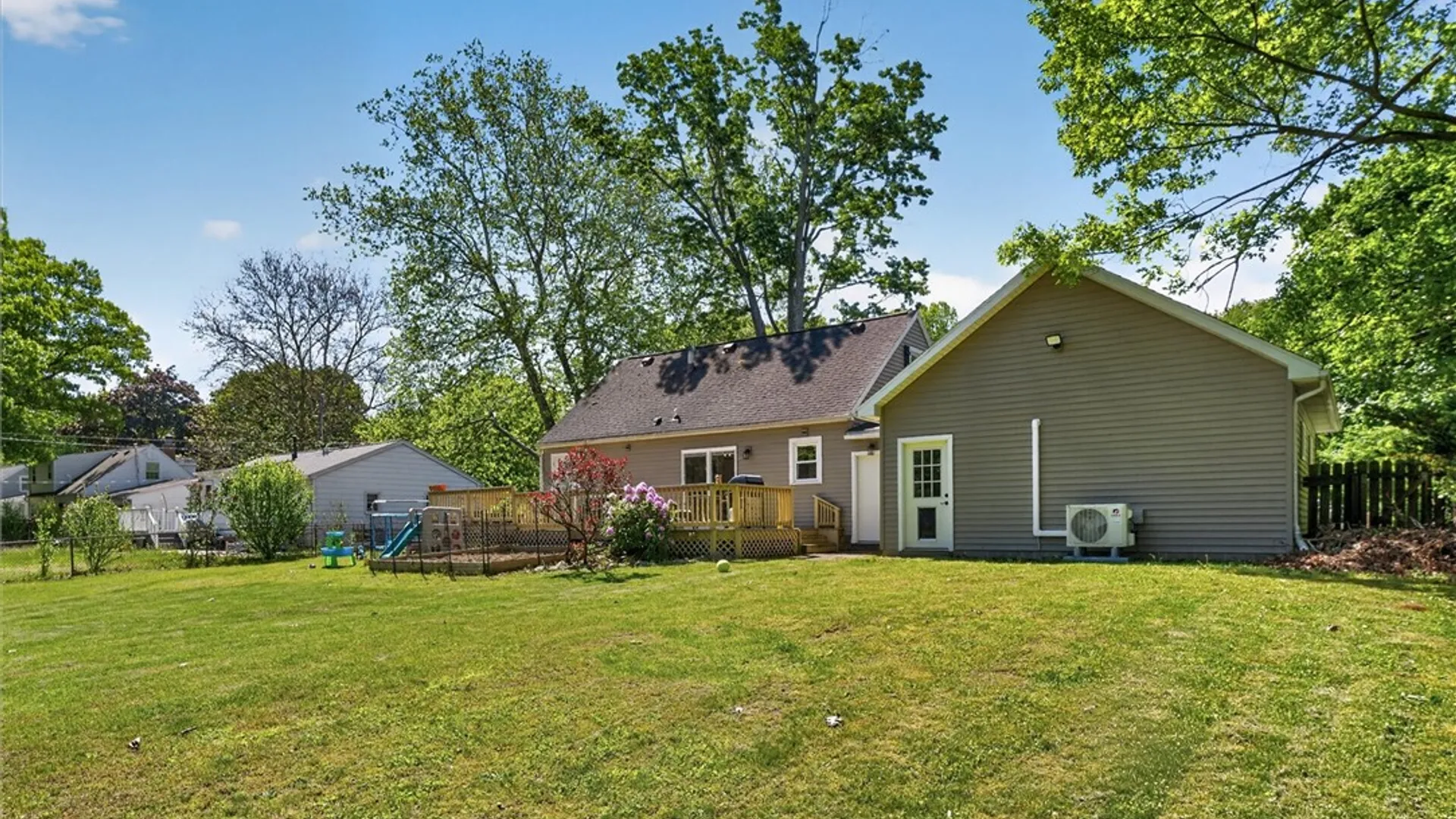 Property at 218 Oakwood Ln, Webster, NY 14580 41