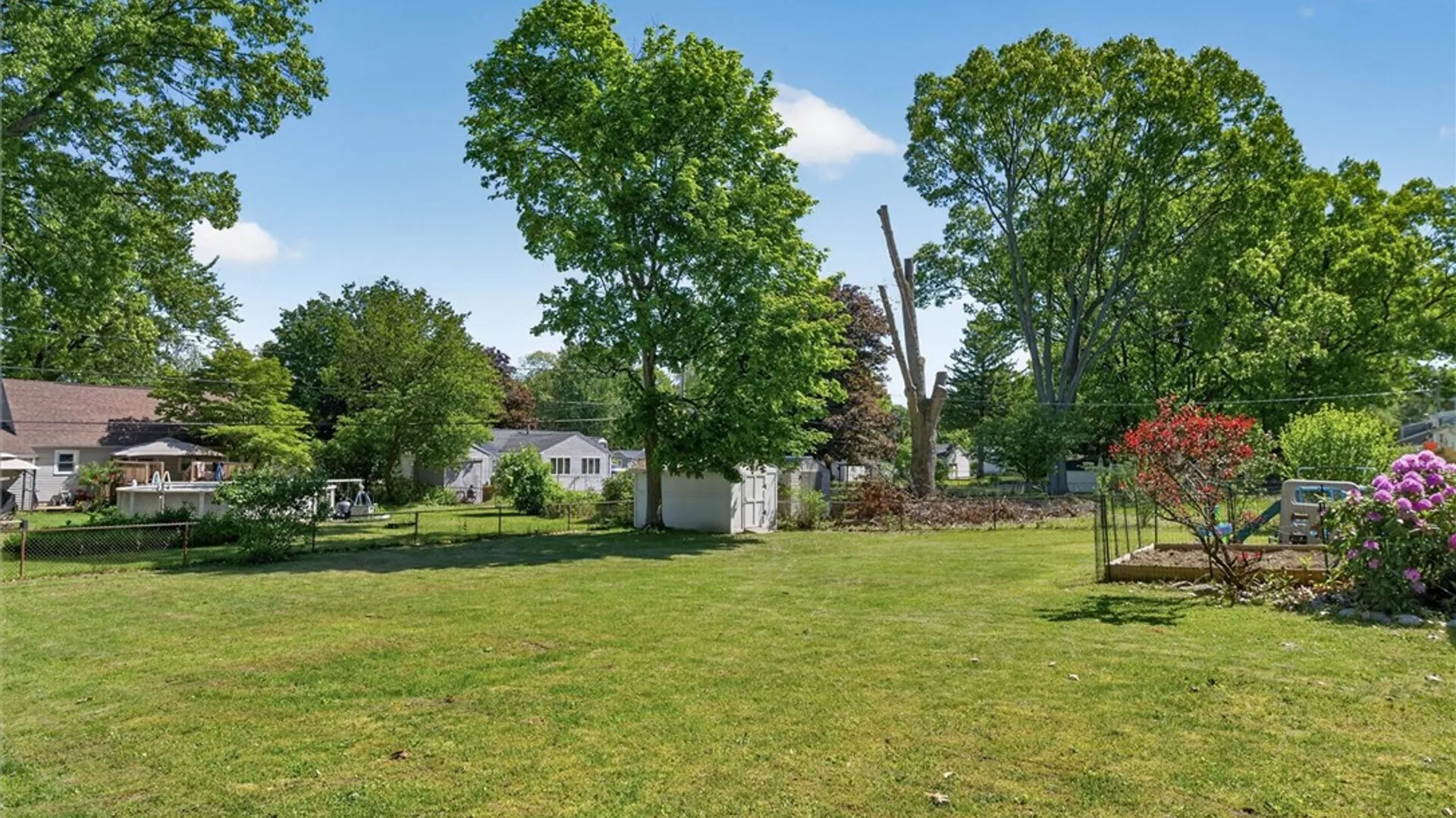 Property at 218 Oakwood Ln, Webster, NY 14580 42