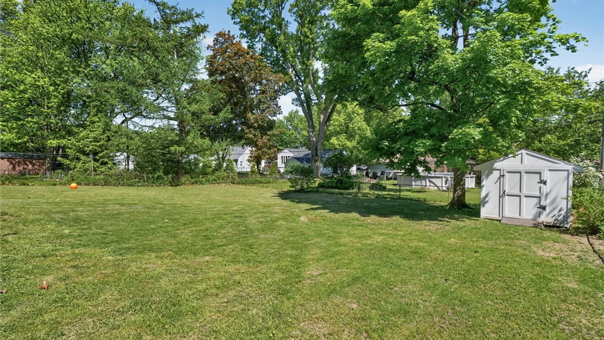 Property at 218 Oakwood Ln, Webster, NY 14580 43
