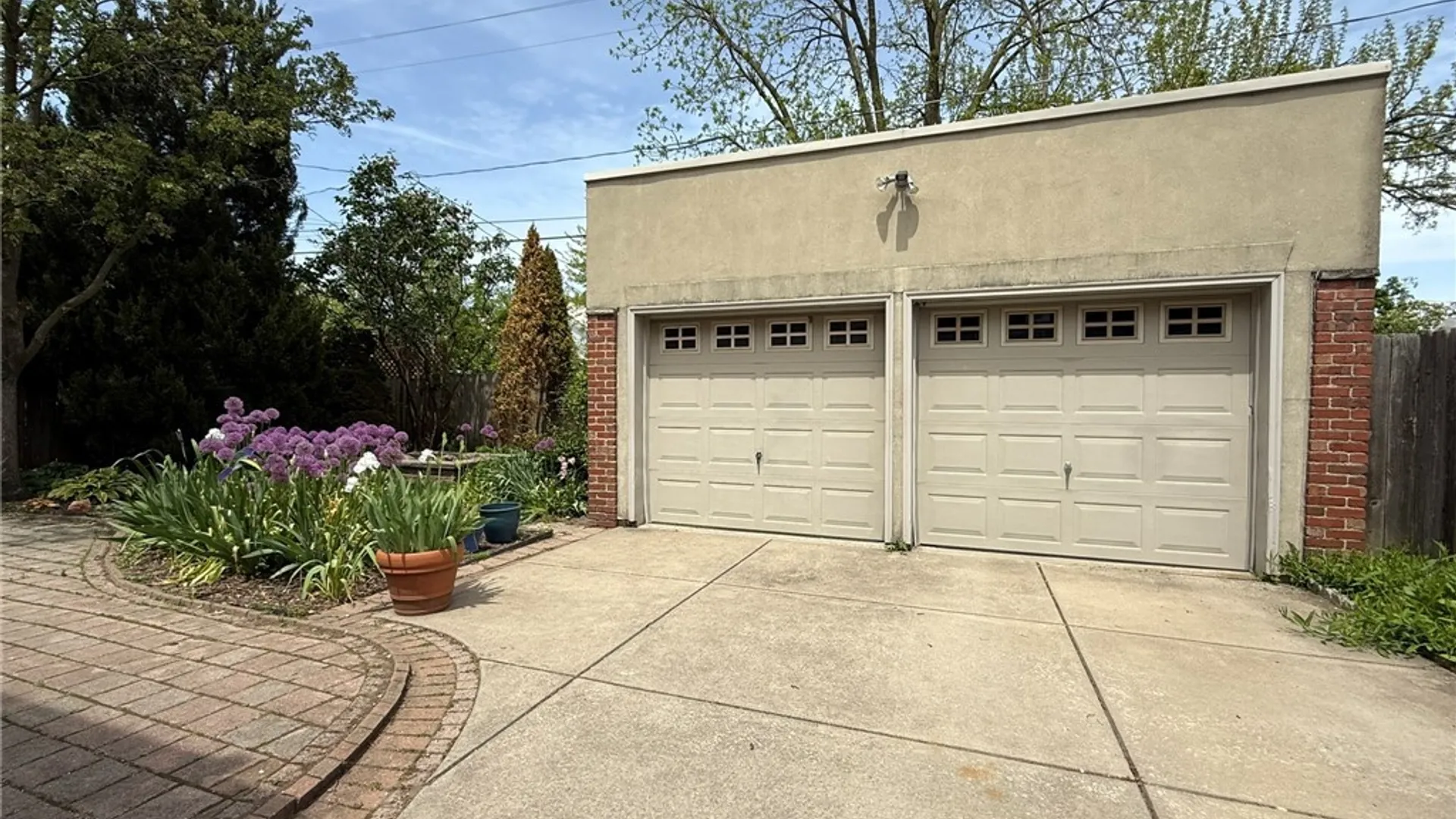 Property at 664 Orchard Parkway, Niagara Falls, NY 14301 3