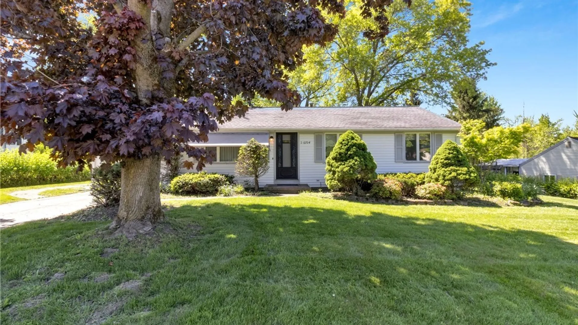 Property at 6704 Vail Drive, Hamburg, NY 14075 2