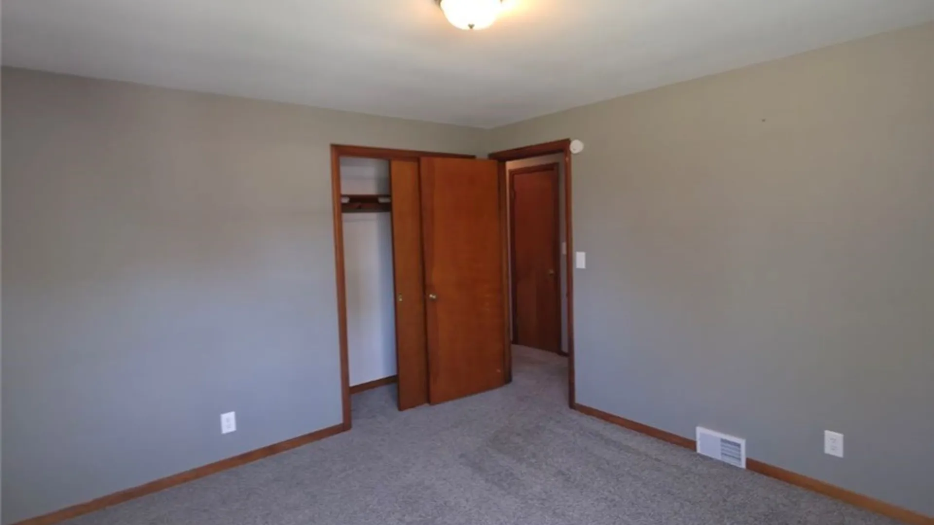 Property at 21 East And West Road, West Seneca, NY 14224 13