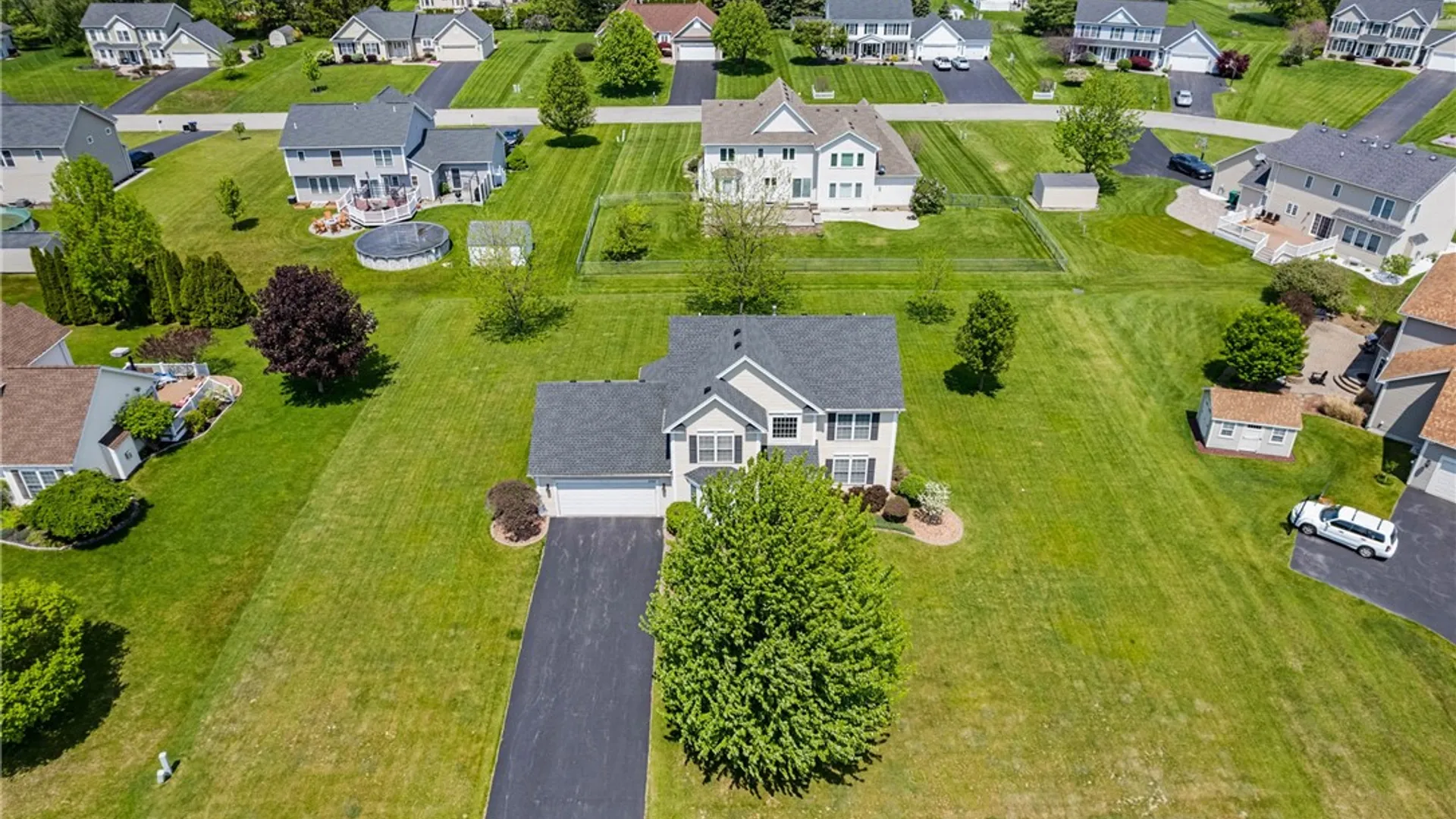 Property at 1332 Cherry Laurel Circle, Webster, NY 14580 35
