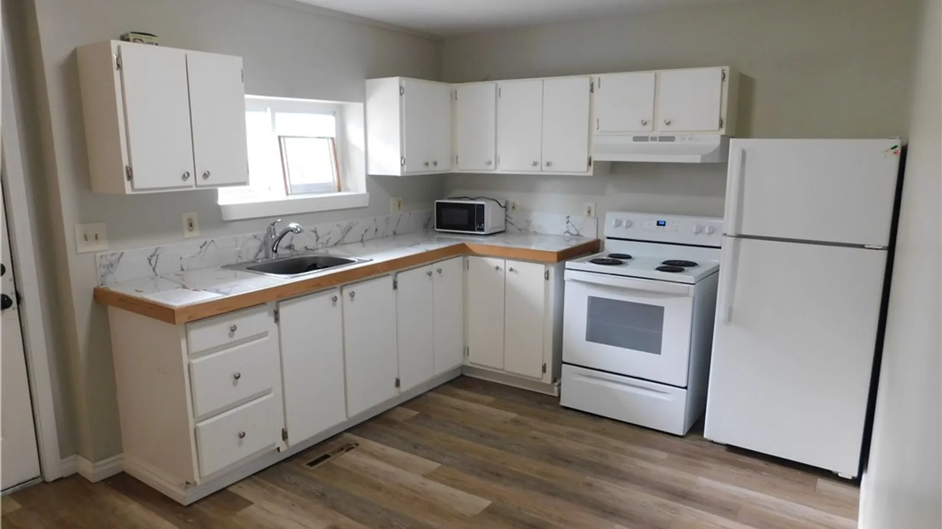 Property at 304 E Ellis Street, DeWitt, NY 13057 18